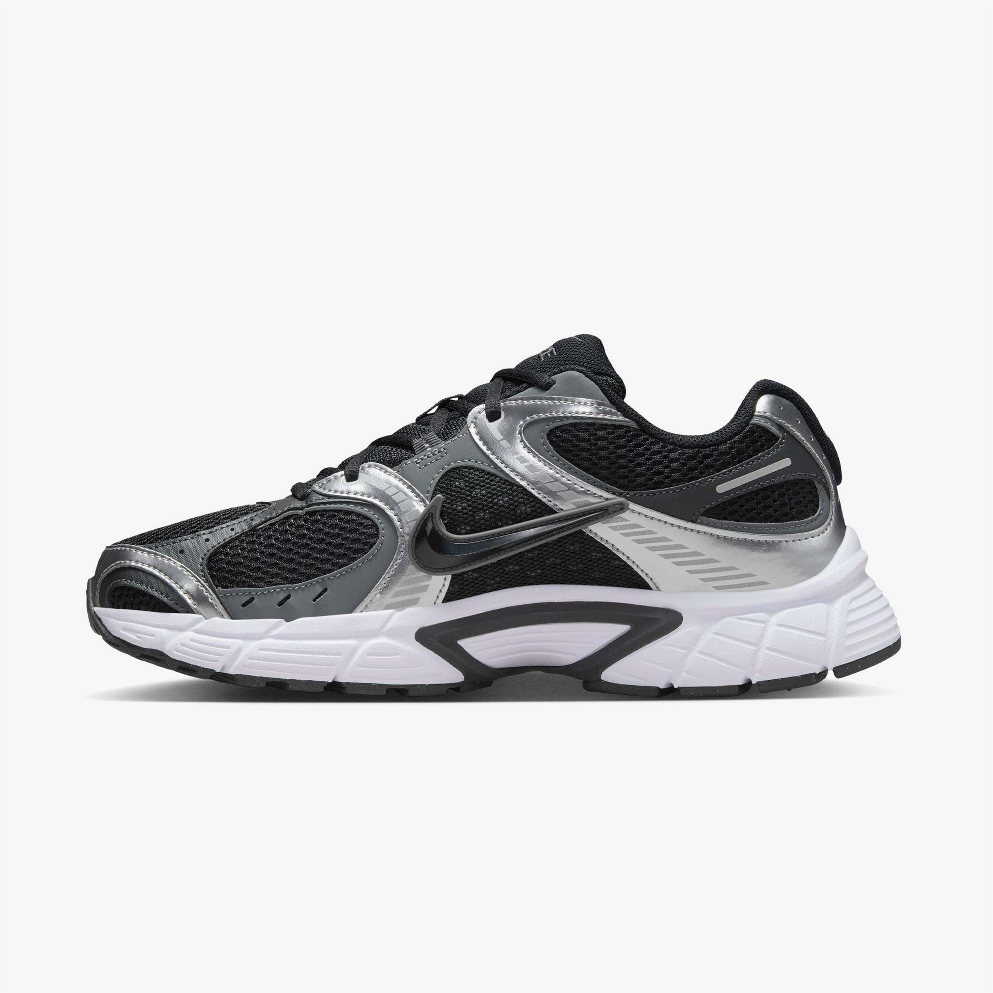 Nike V5 RNR Erkek Siyah Spor Ayakkabı