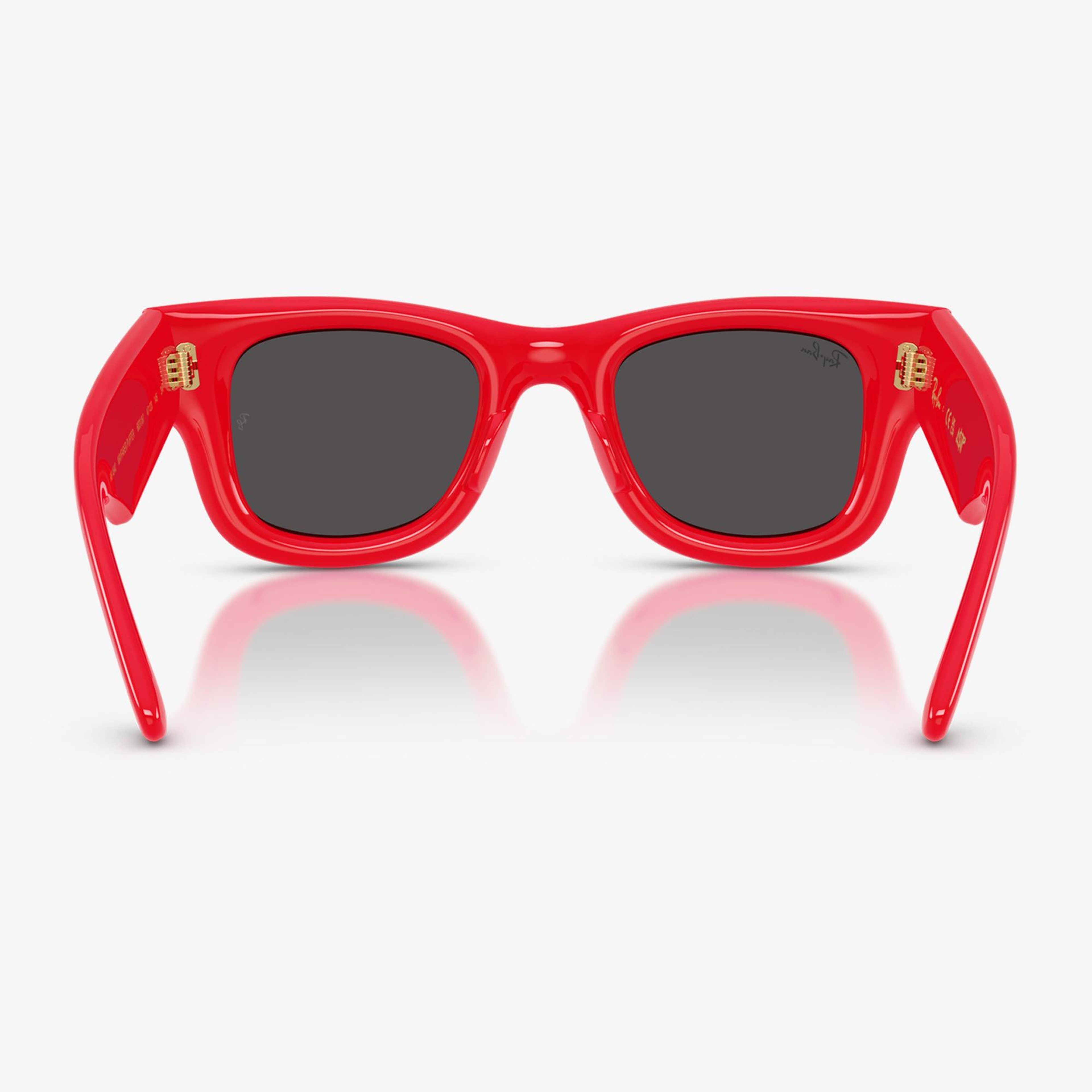 Ray-Ban Wayfarer Puffer RB4940 Unisex Kırmızı Güneş Gözlüğü