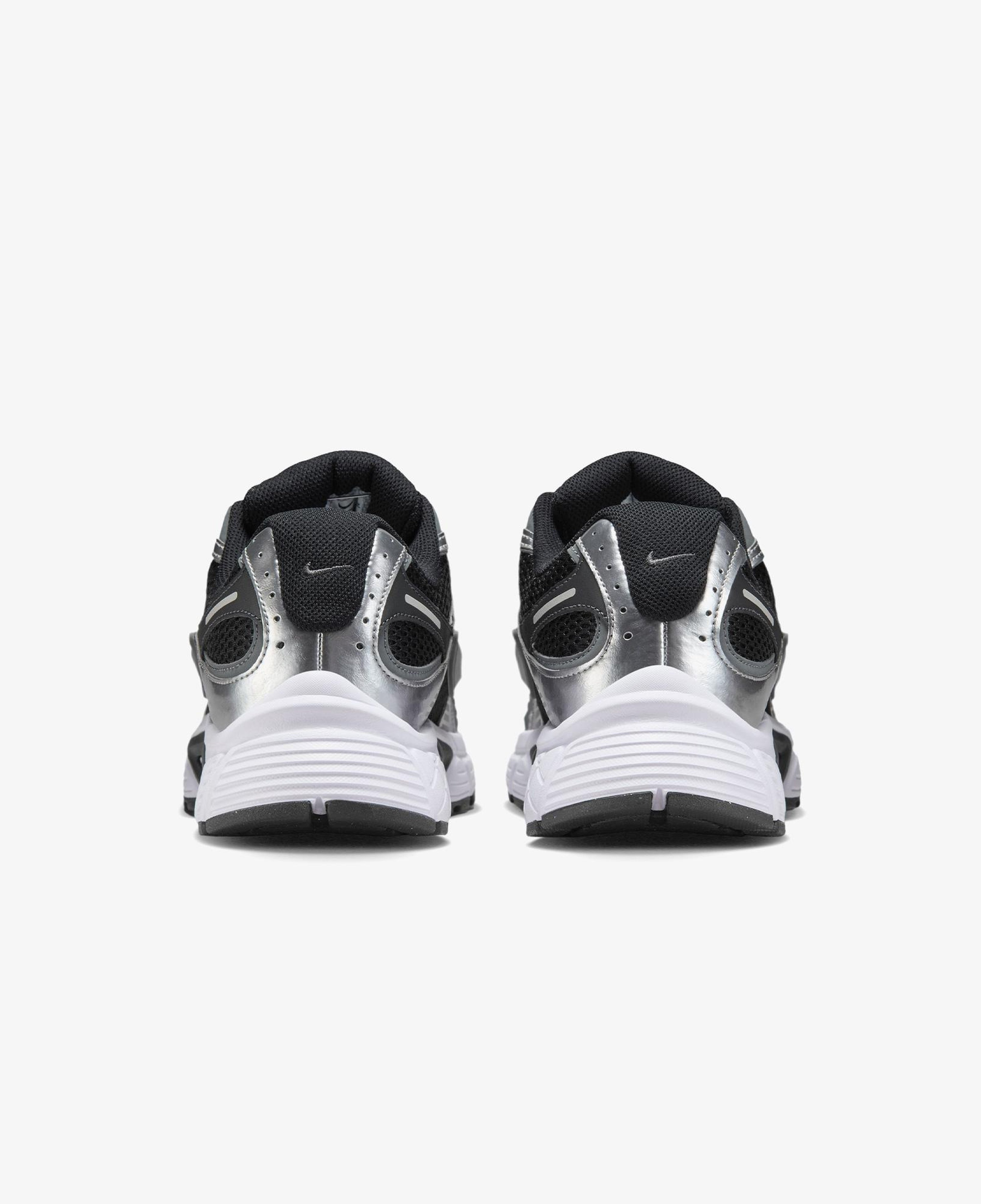 Nike V5 RNR Erkek Siyah Spor Ayakkabı