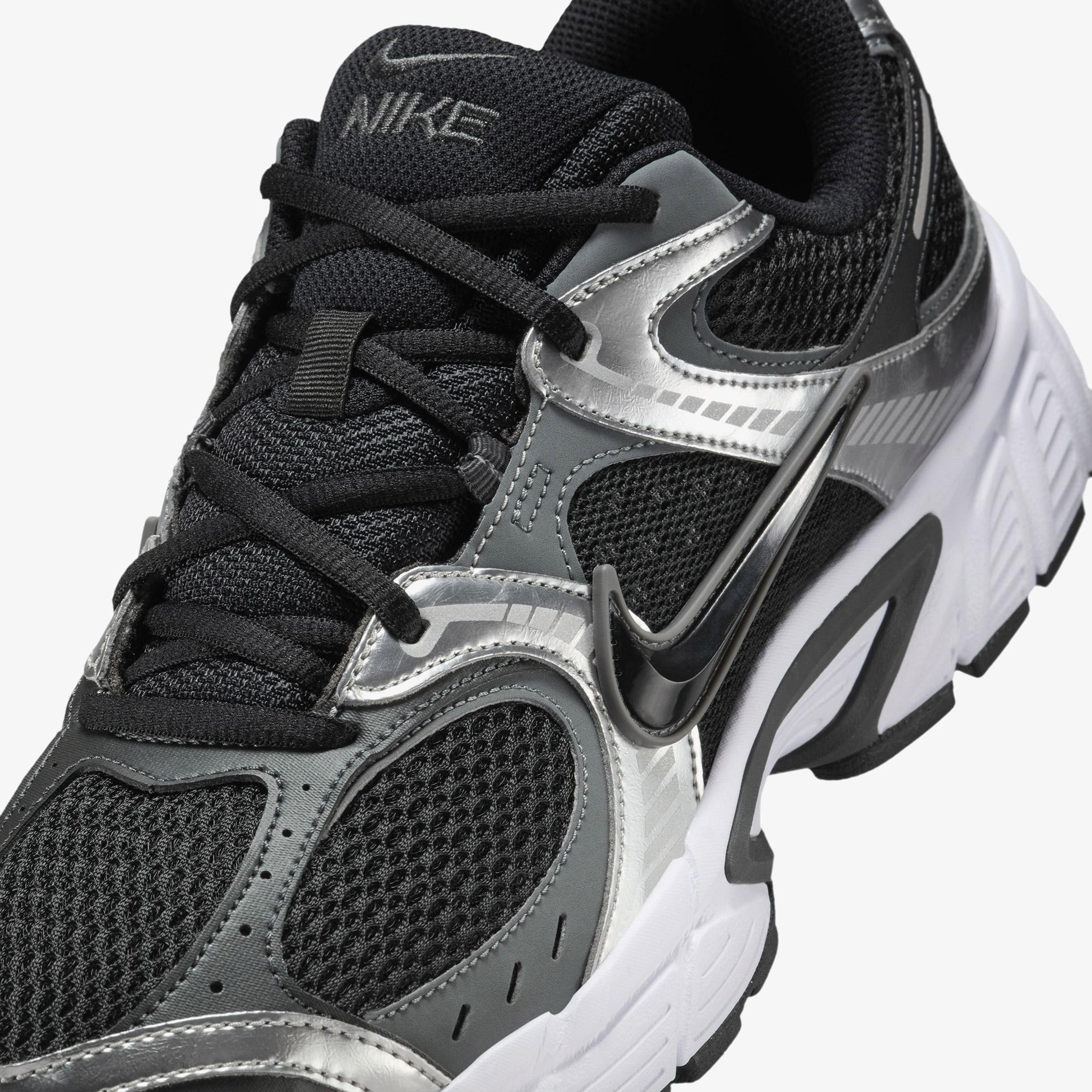 Nike V5 RNR Erkek Siyah Spor Ayakkabı