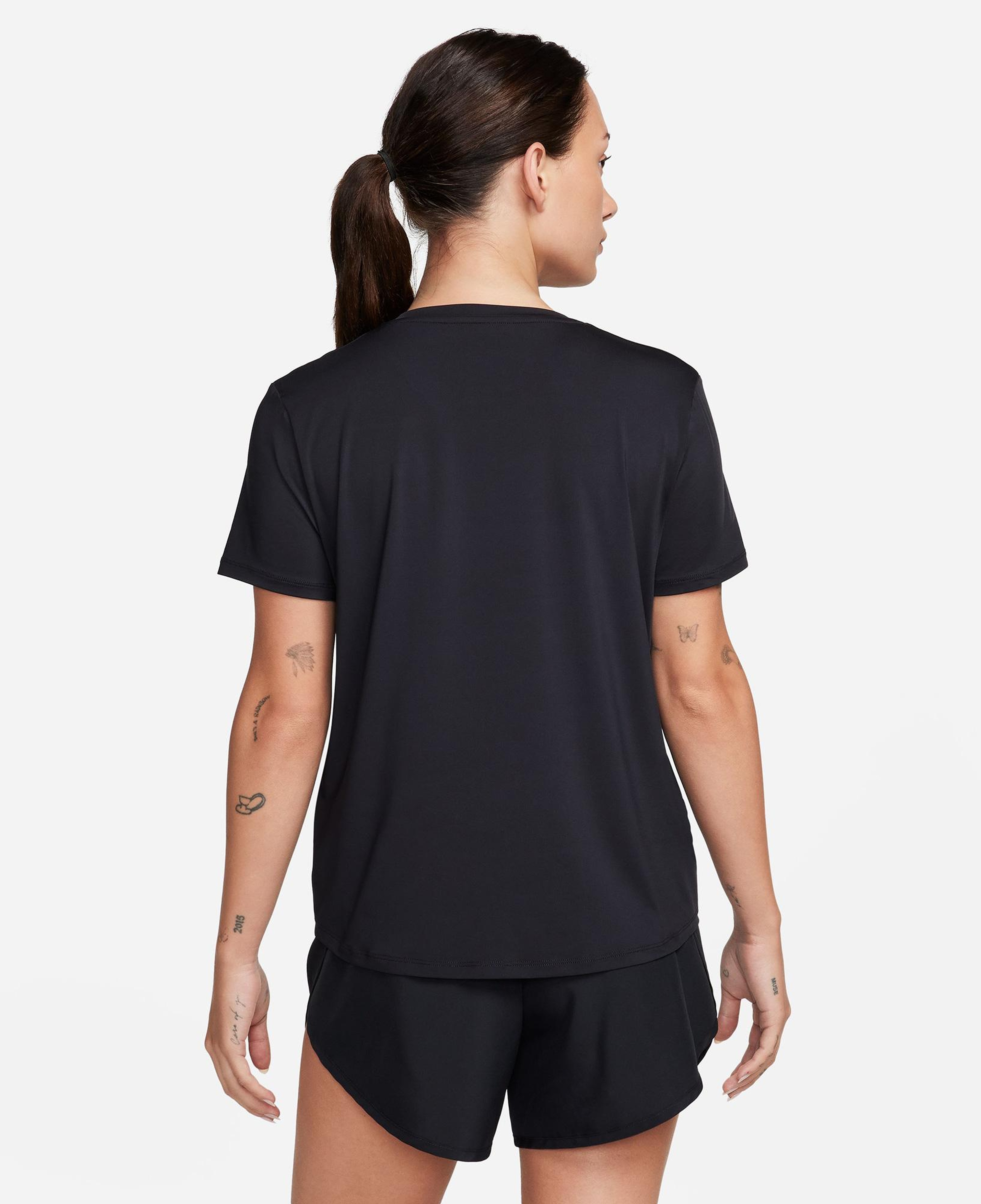 Nike One Classic Dri-Fit Kadın Siyah T-Shirt