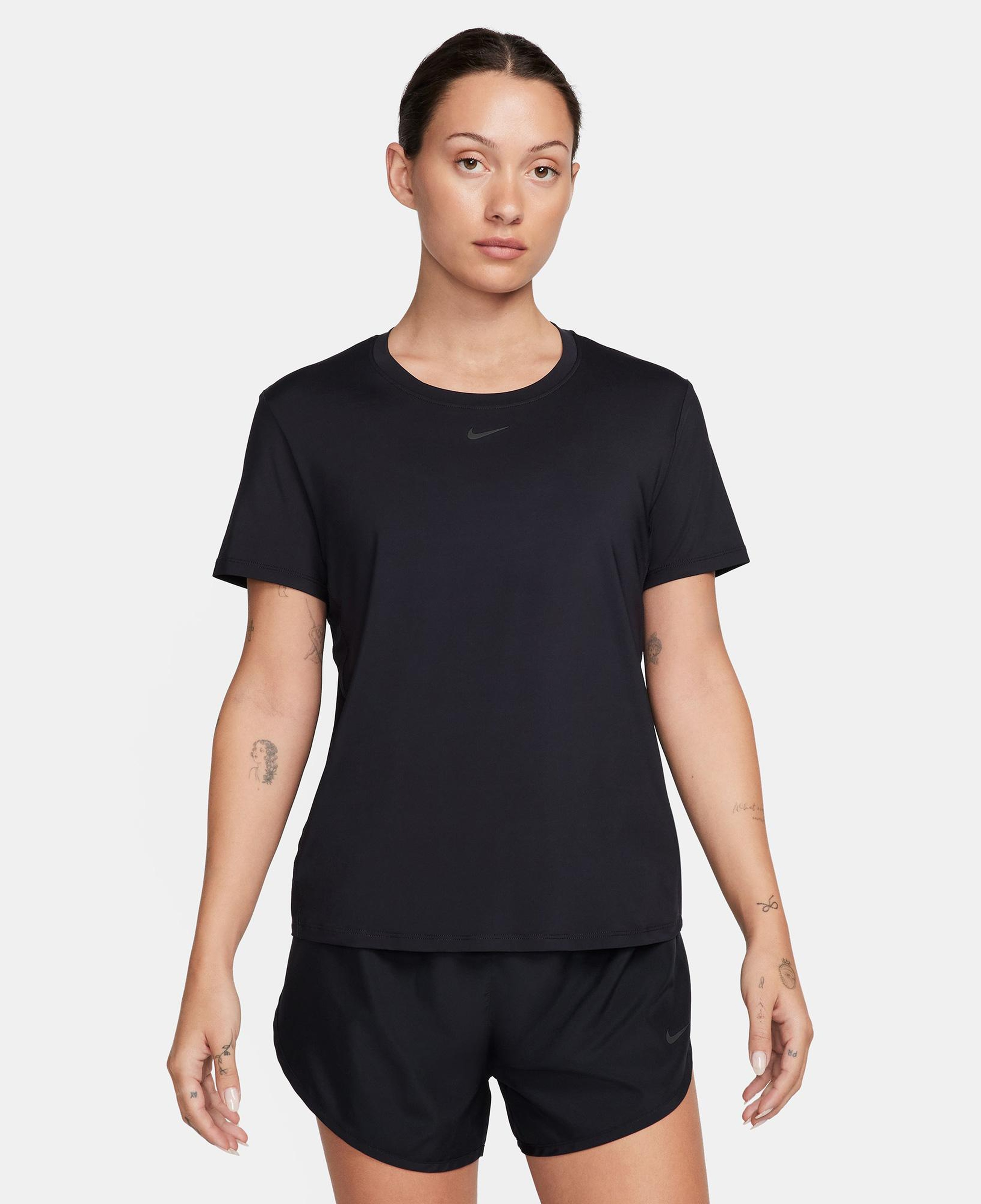 Nike One Classic Dri-Fit Kadın Siyah T-Shirt
