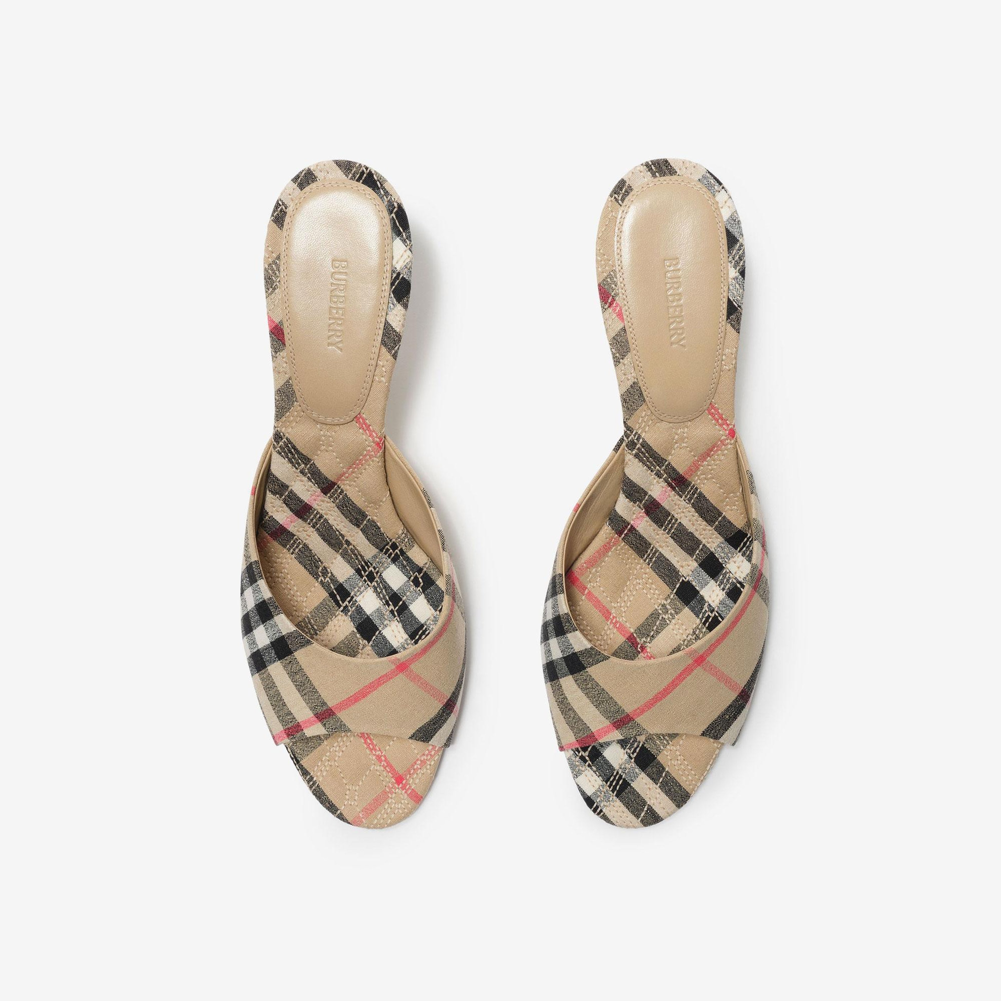 Burberry Check Mews Low Kadın Bej Keten Topuklu Ayakkabı