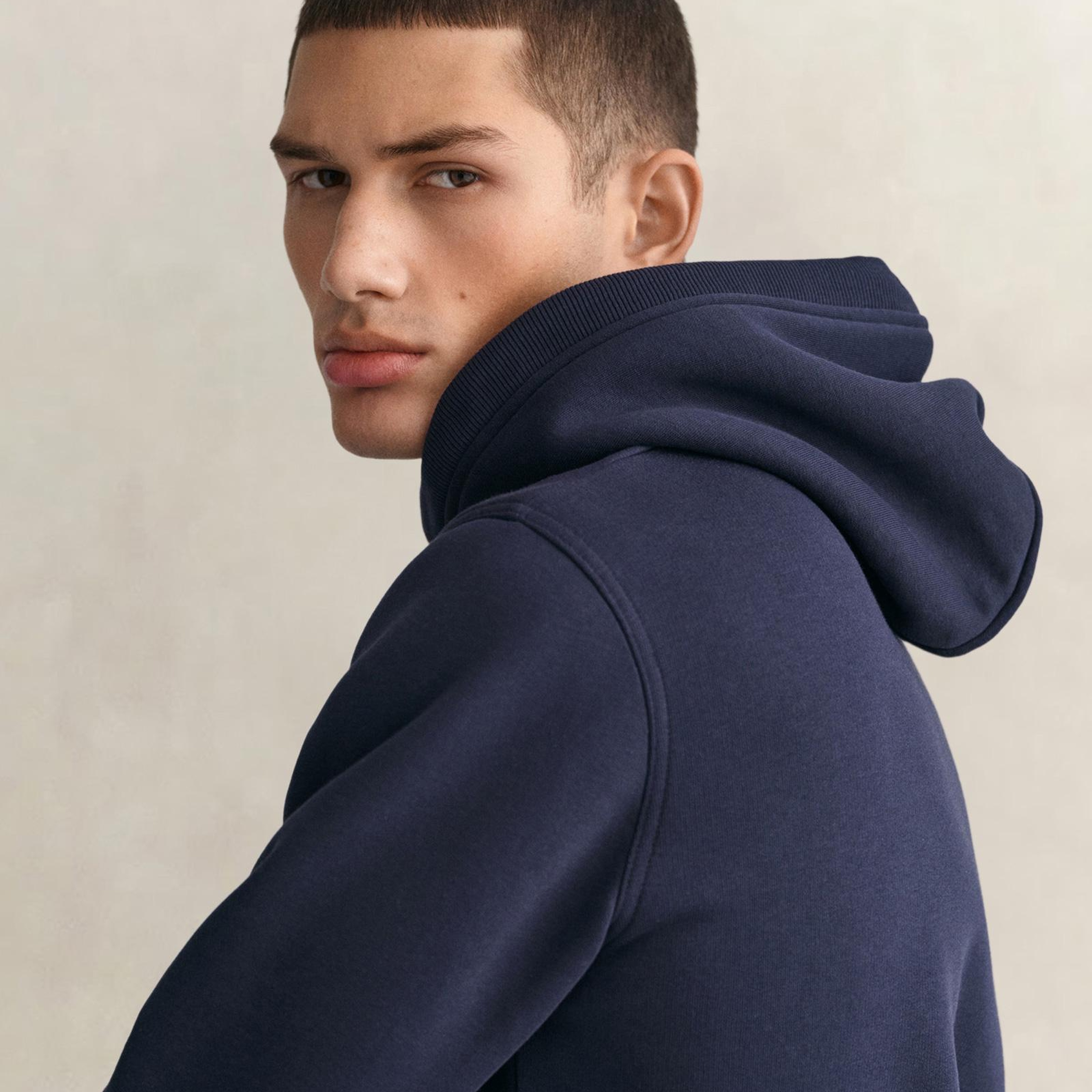 GANT Erkek Lacivert Regular Fit Kapüşonlu Logolu Sweatshirt