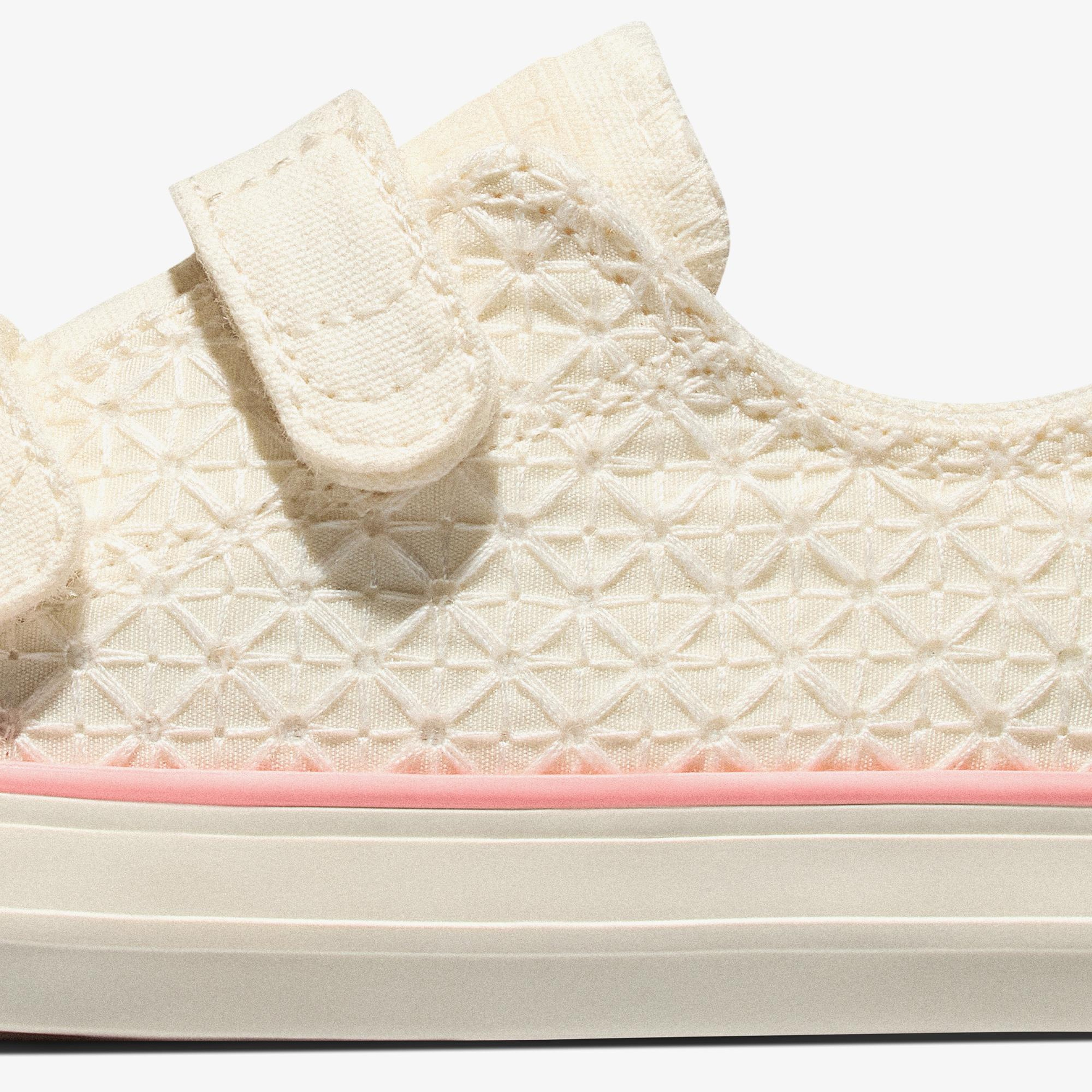 Converse Chuck Taylor All Star Bebek İşlemeli Krem Sneaker