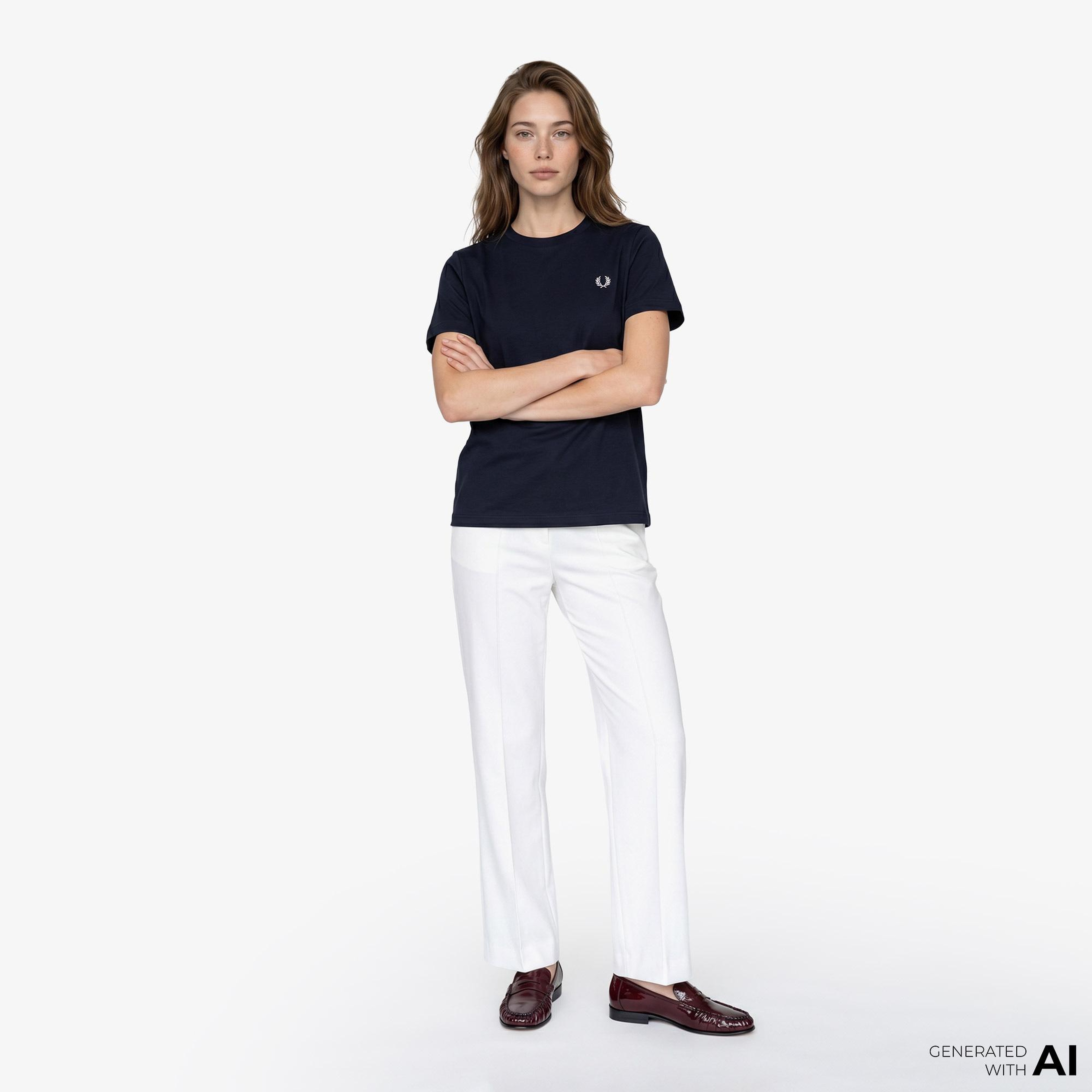 Fred Perry Kadın Lacivert T-Shirt