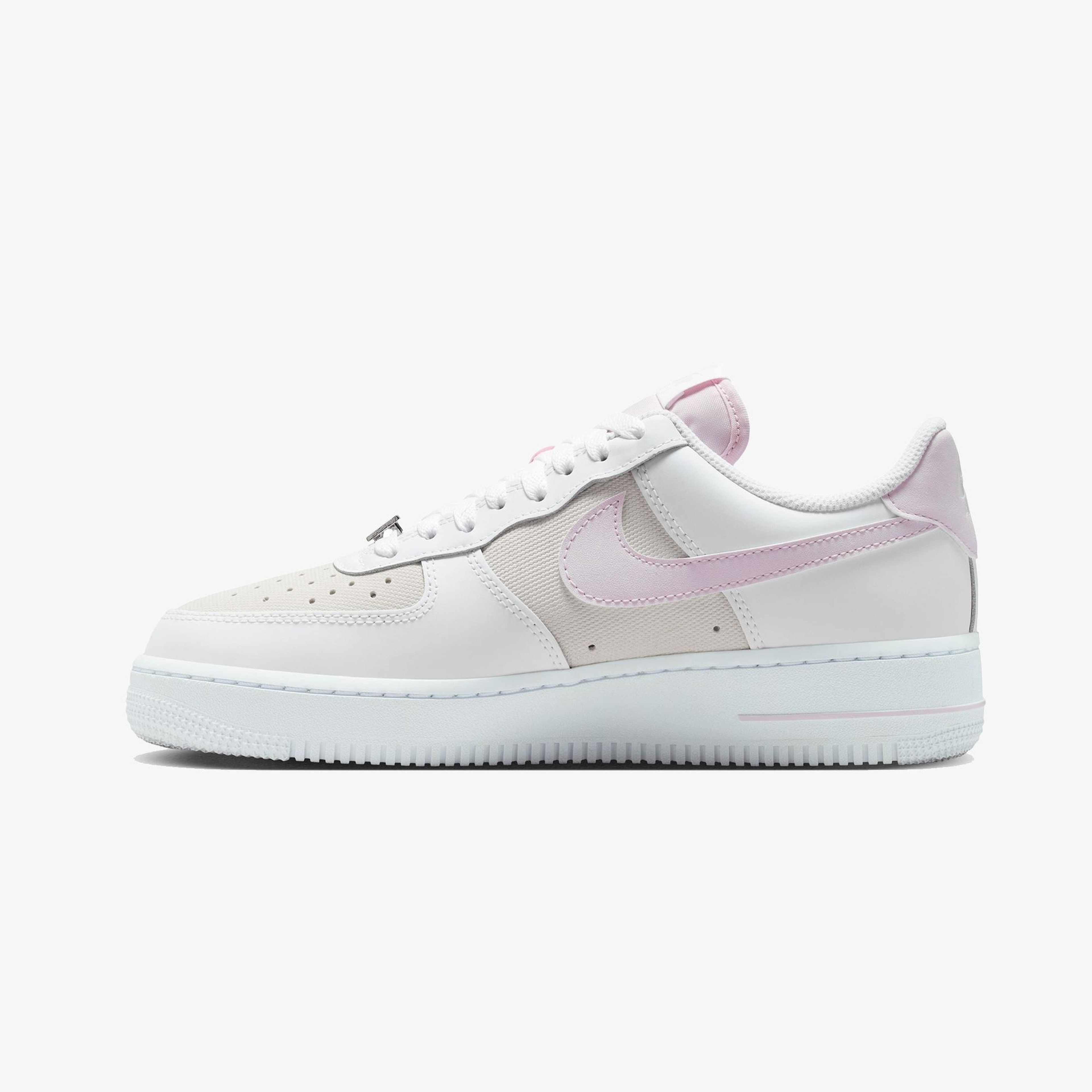 Nike Air Force 1 '07 SE Kadın Beyaz Spor Ayakkabı