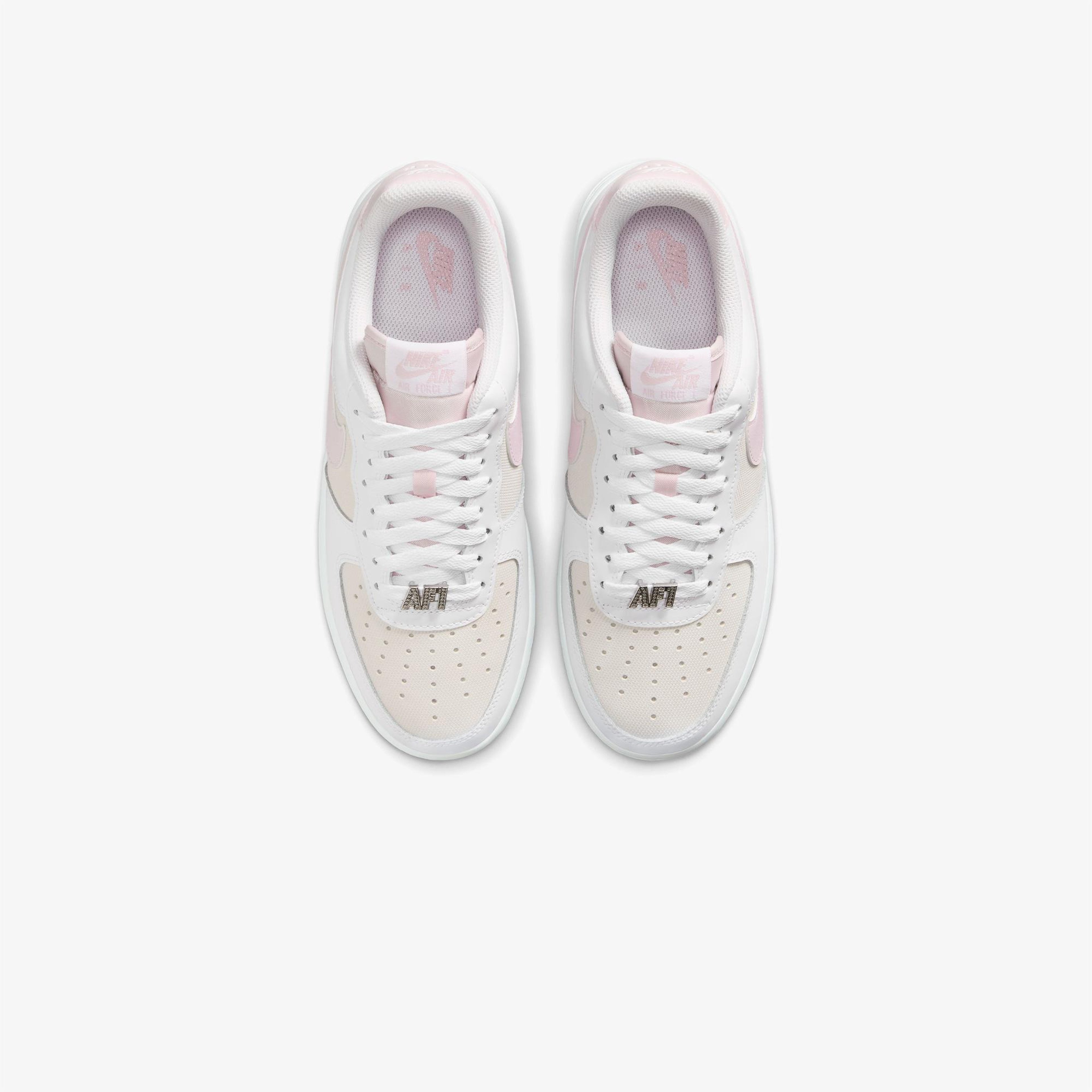 Nike Air Force 1 '07 SE Kadın Beyaz Spor Ayakkabı