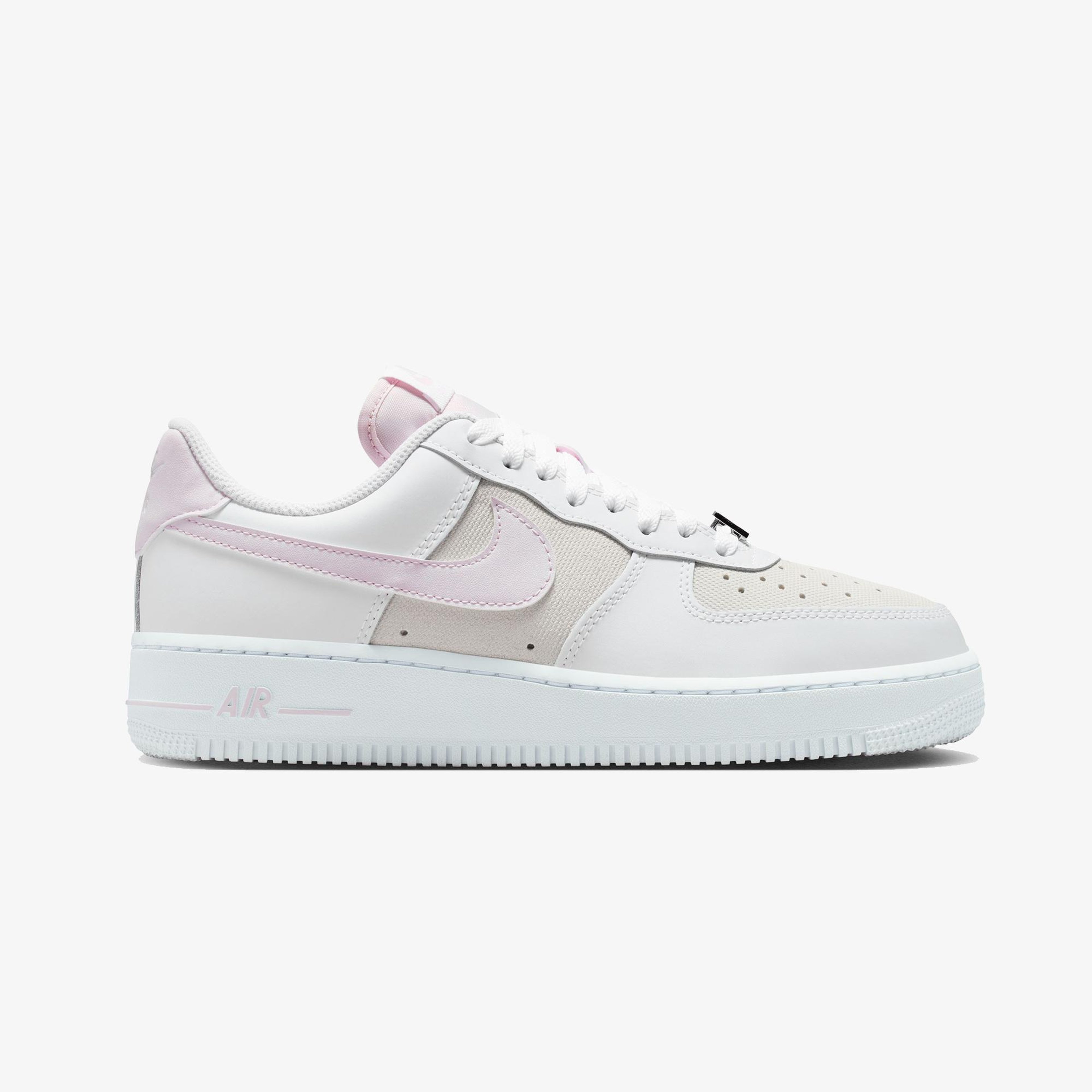 Nike Air Force 1 '07 SE Kadın Beyaz Spor Ayakkabı