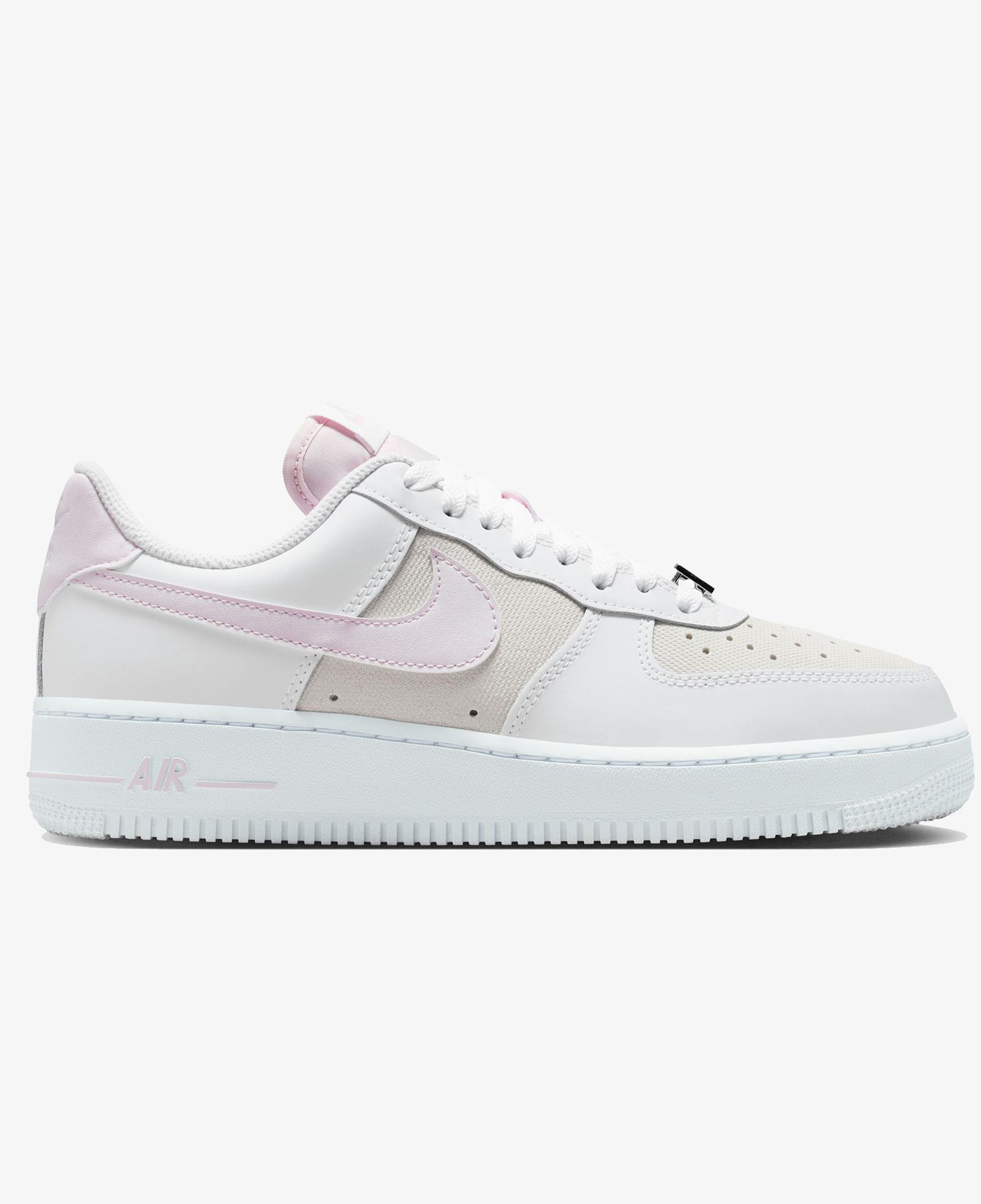 Nike Air Force 1 '07 SE Kadın Beyaz Spor Ayakkabı
