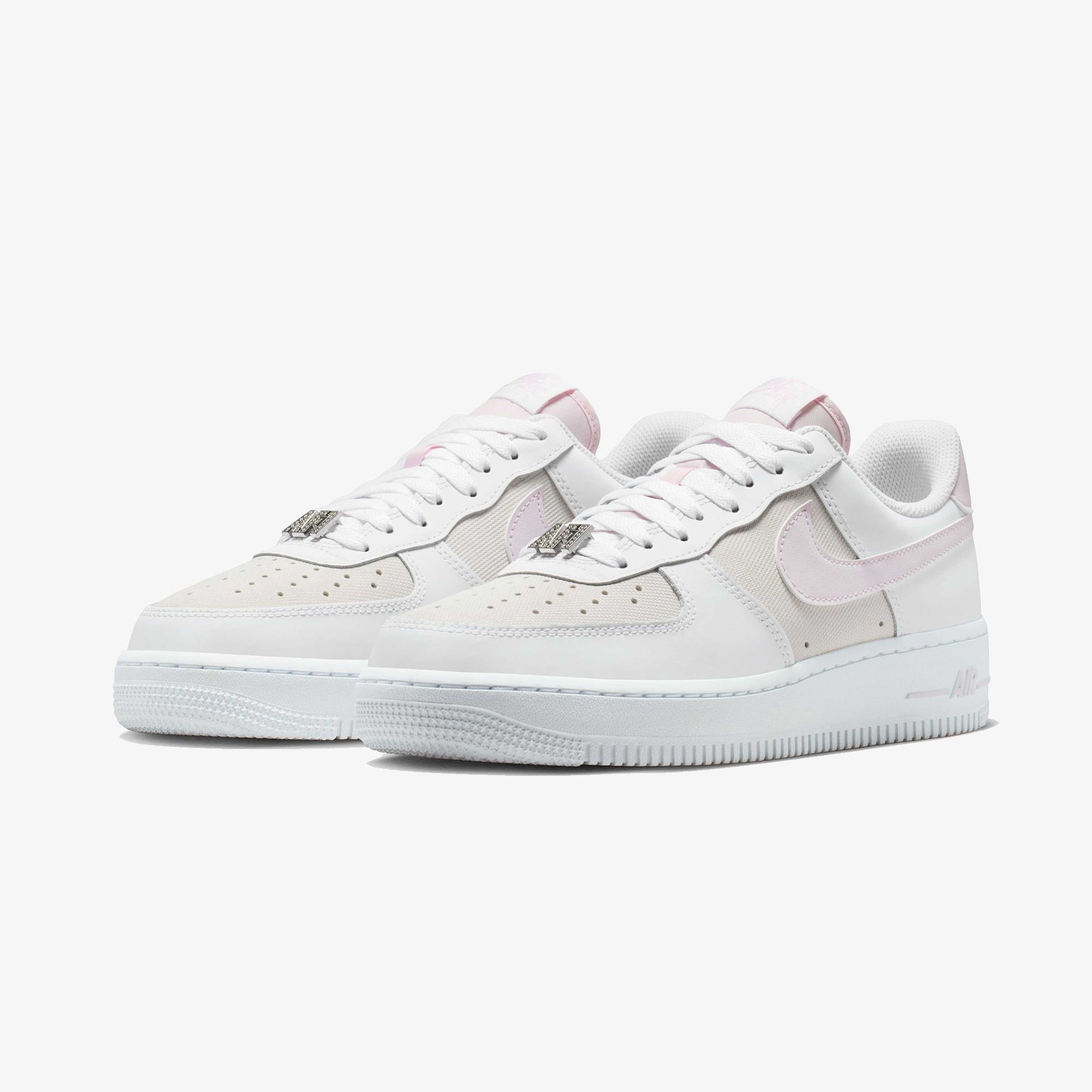 Nike Air Force 1 '07 SE Kadın Beyaz Spor Ayakkabı