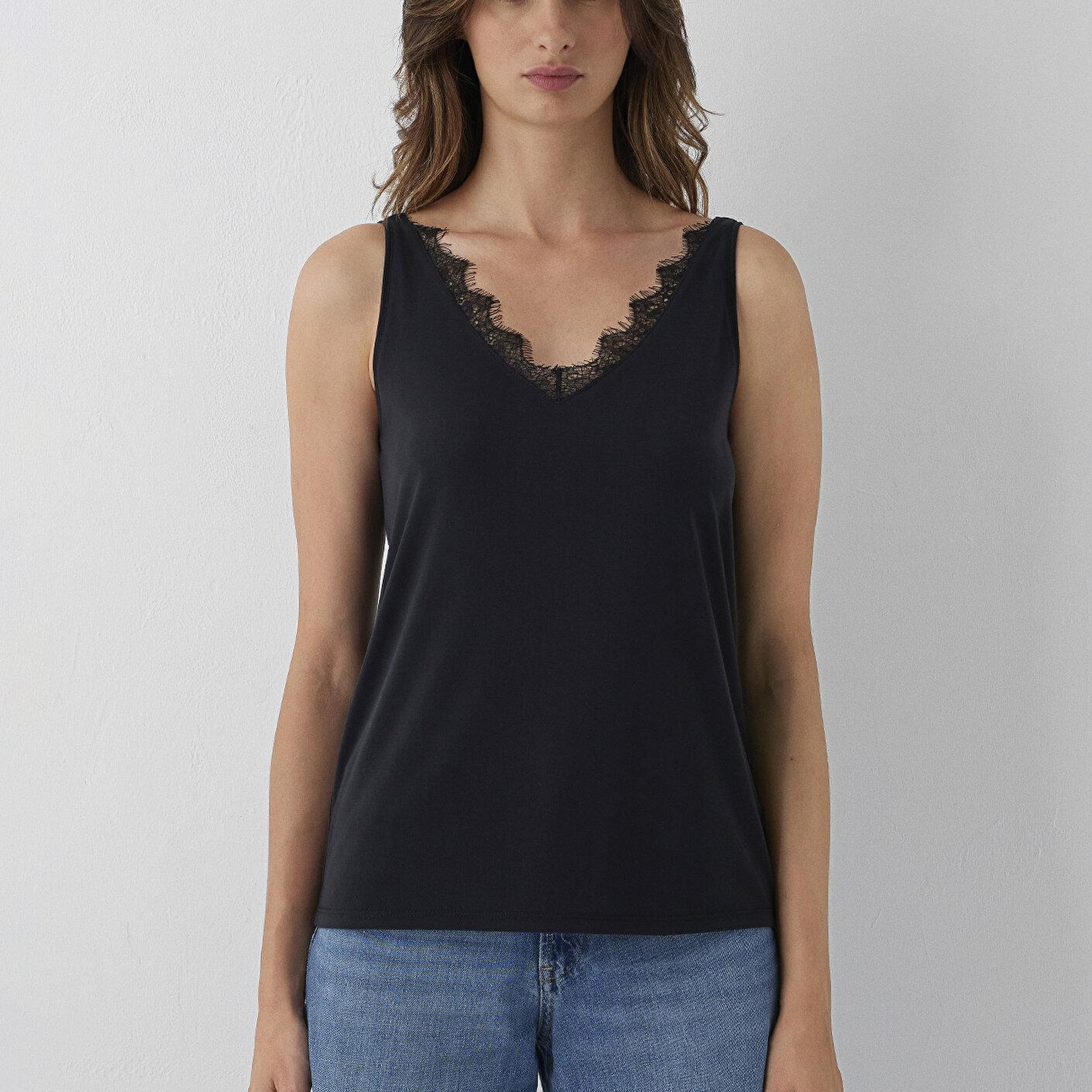Mavi Dantel Detaylı Siyah Atlet Slim Fit / Dar Kesim 1614158-900