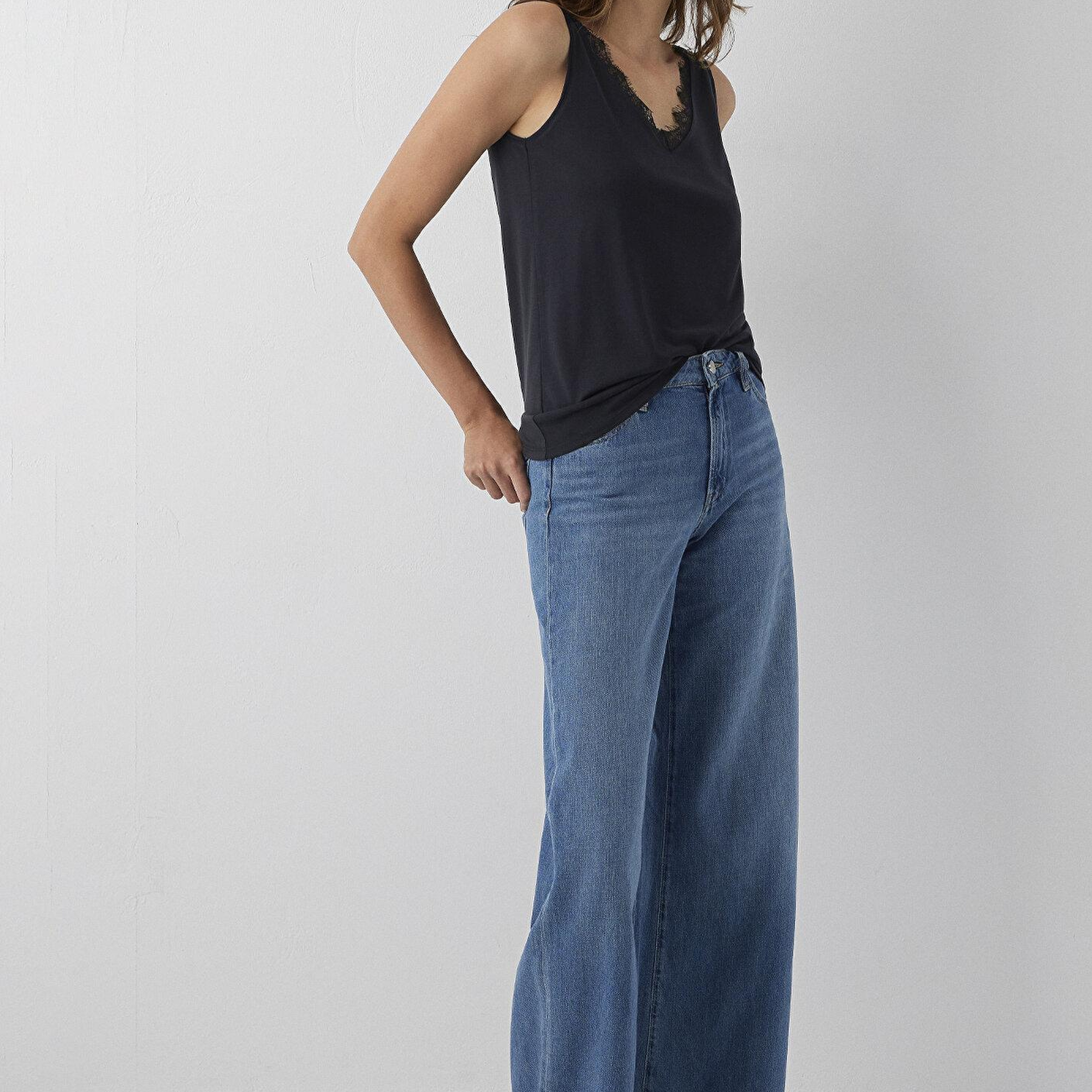 Mavi Dantel Detaylı Siyah Atlet Slim Fit / Dar Kesim 1614158-900