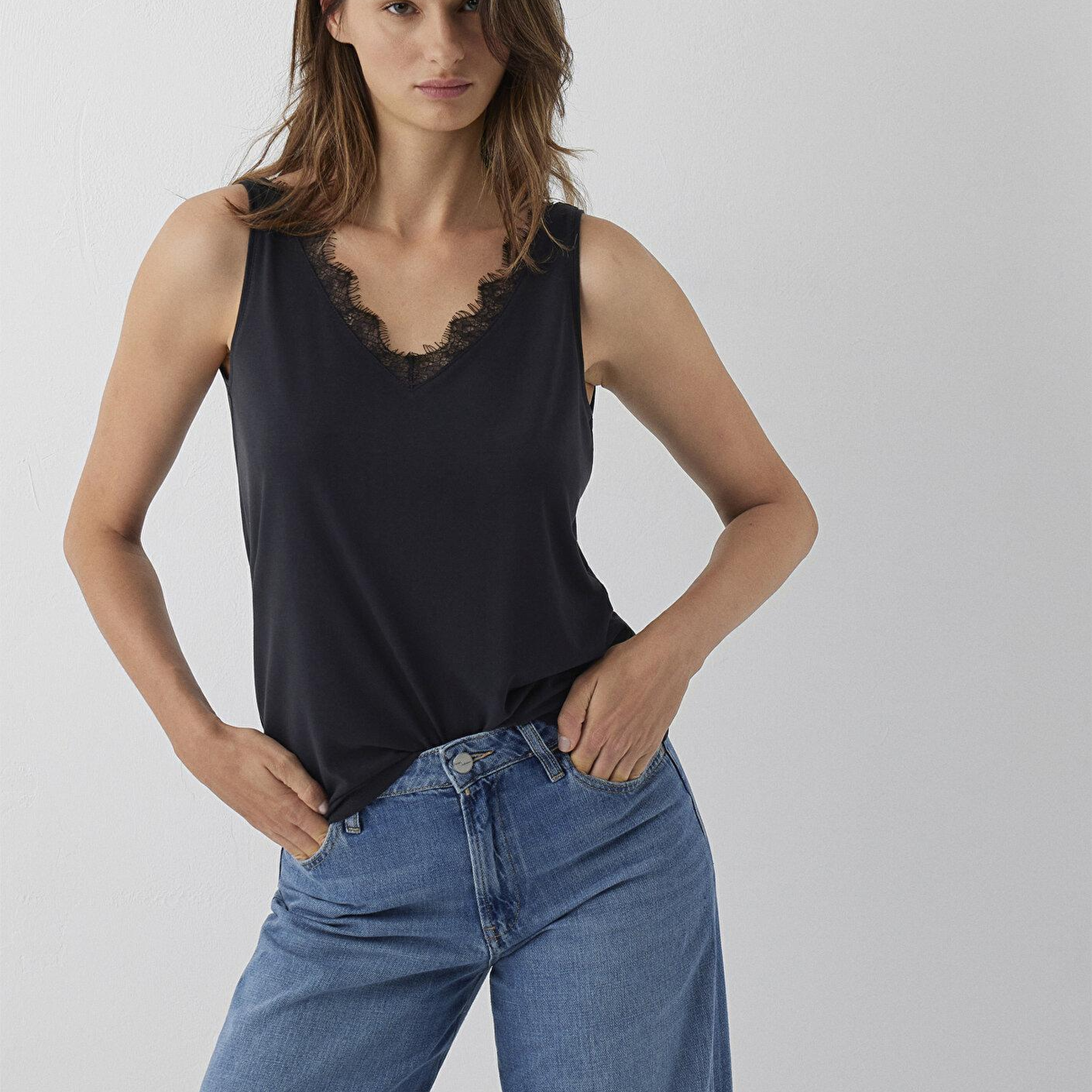 Mavi Dantel Detaylı Siyah Atlet Slim Fit / Dar Kesim 1614158-900