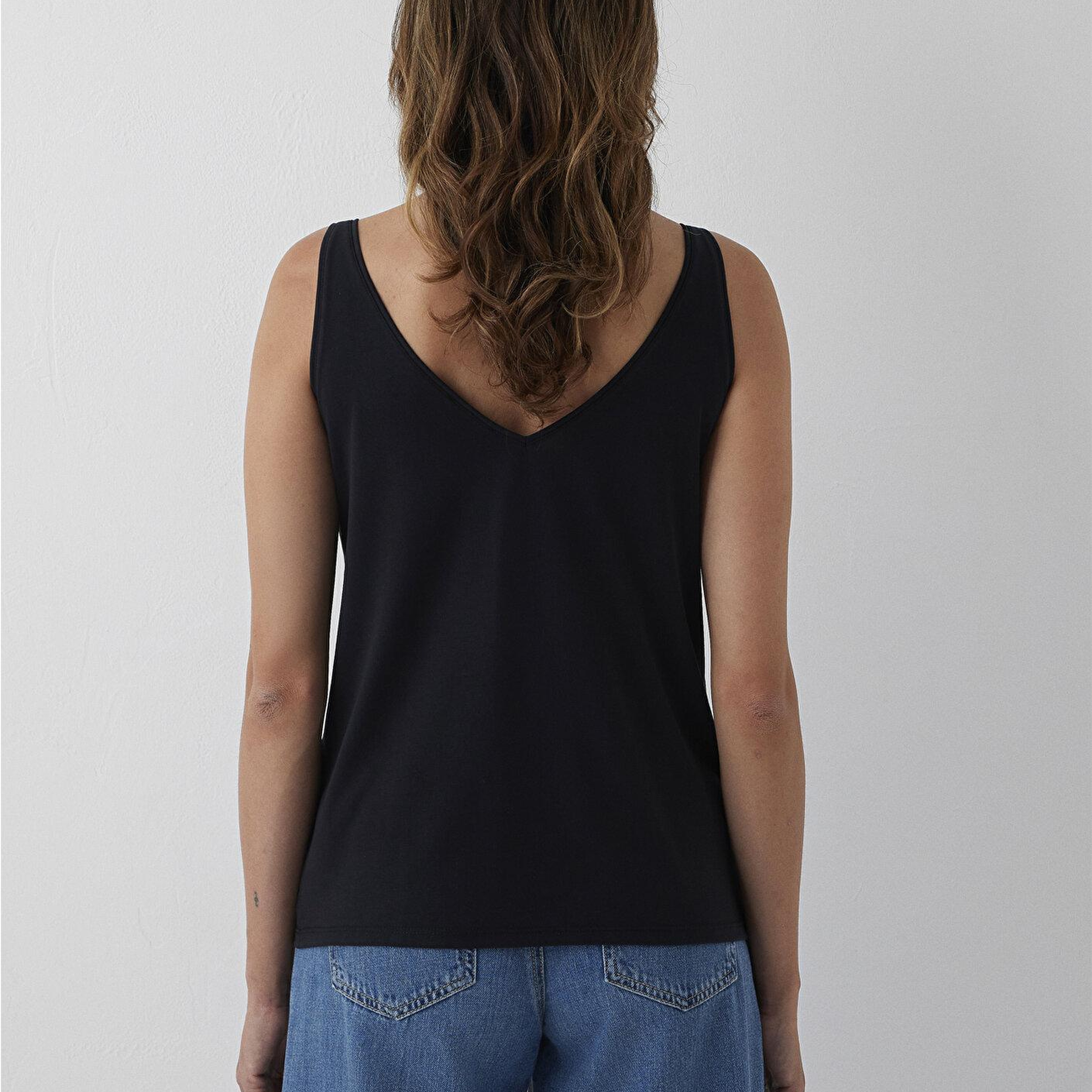 Mavi Dantel Detaylı Siyah Atlet Slim Fit / Dar Kesim 1614158-900