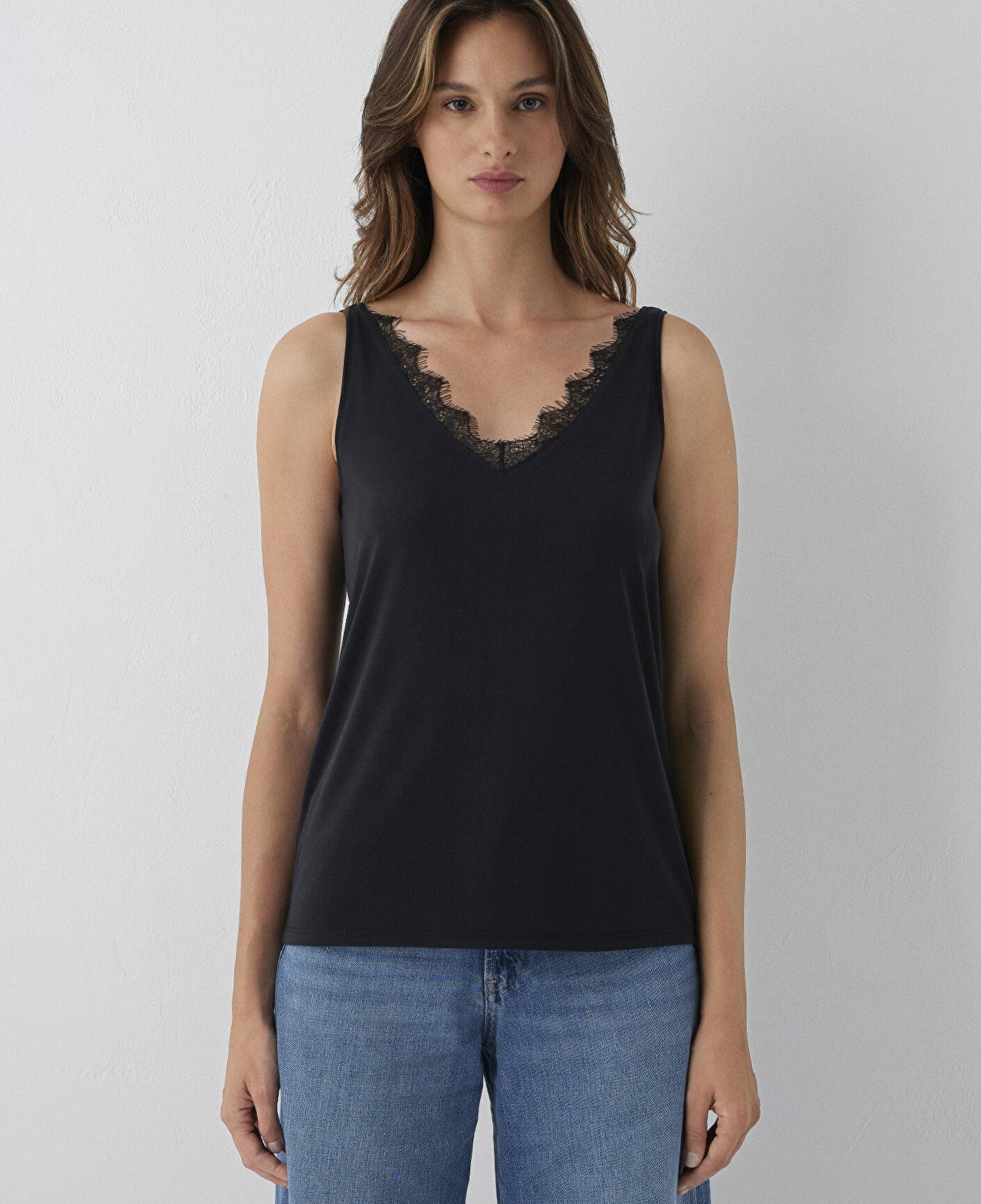 Mavi Dantel Detaylı Siyah Atlet Slim Fit / Dar Kesim 1614158-900