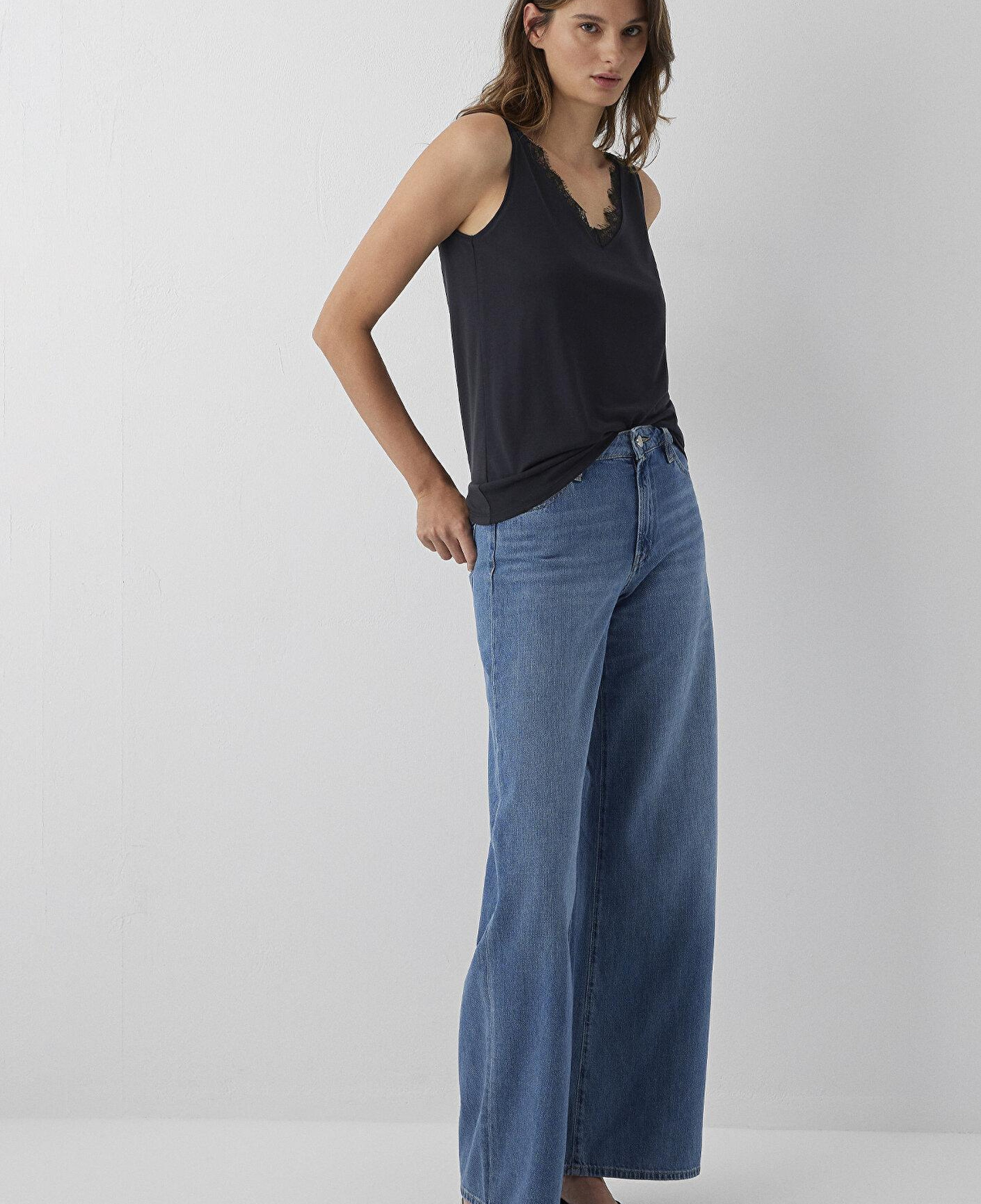 Mavi Dantel Detaylı Siyah Atlet Slim Fit / Dar Kesim 1614158-900