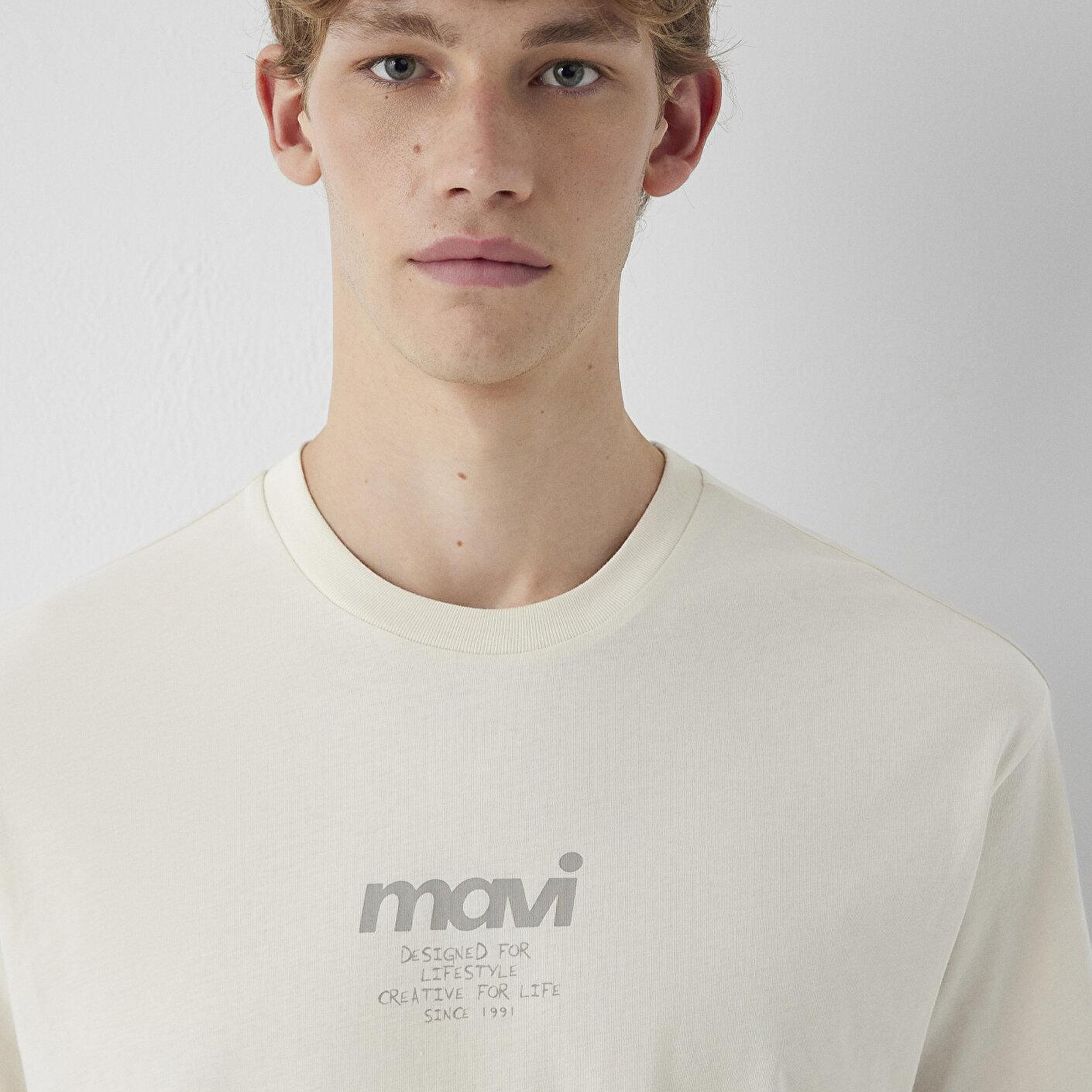 Mavi Mavi Logo Baskılı Bej Tişört Loose Fit / Bol Rahat Kesim 0613673-70134