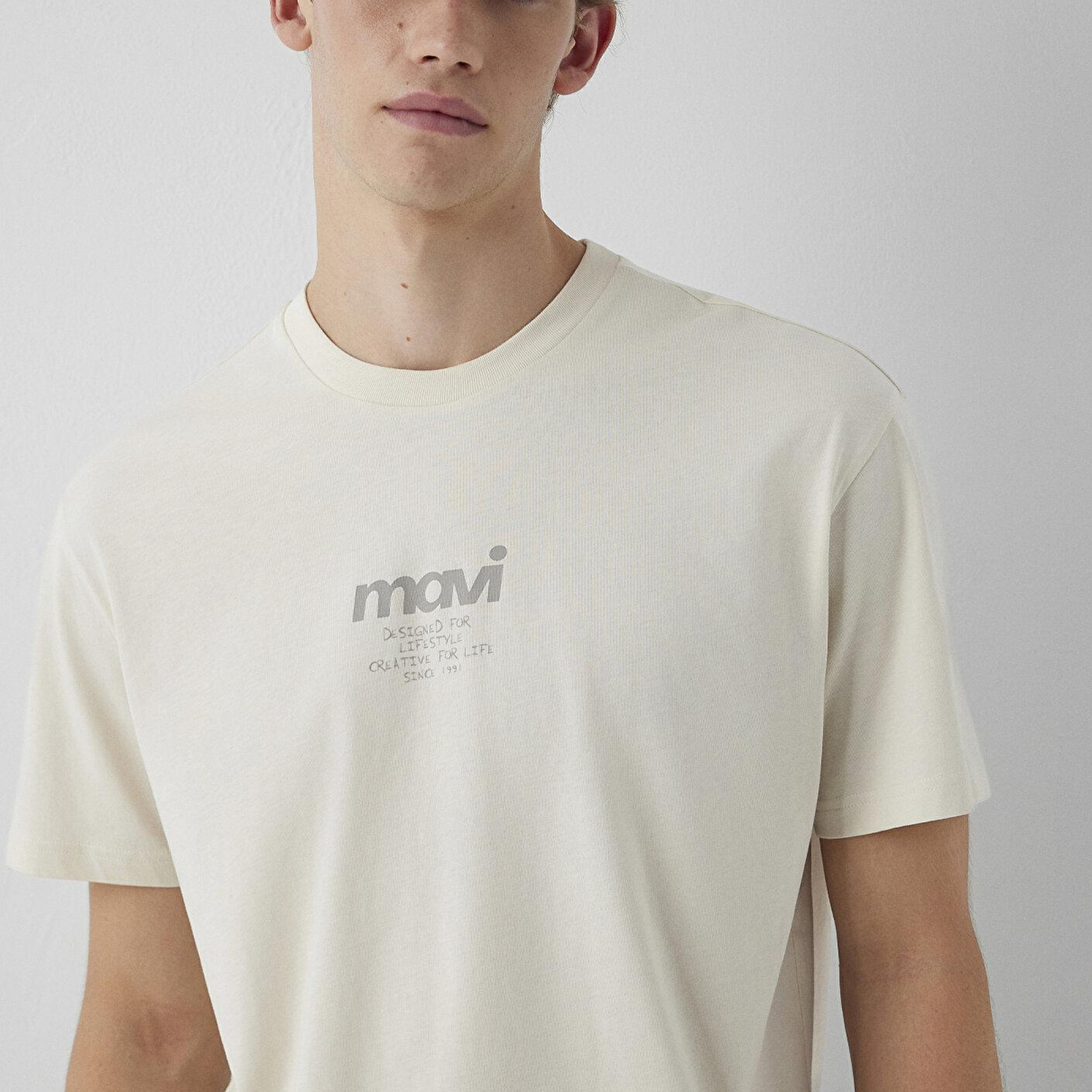 Mavi Mavi Logo Baskılı Bej Tişört Loose Fit / Bol Rahat Kesim 0613673-70134