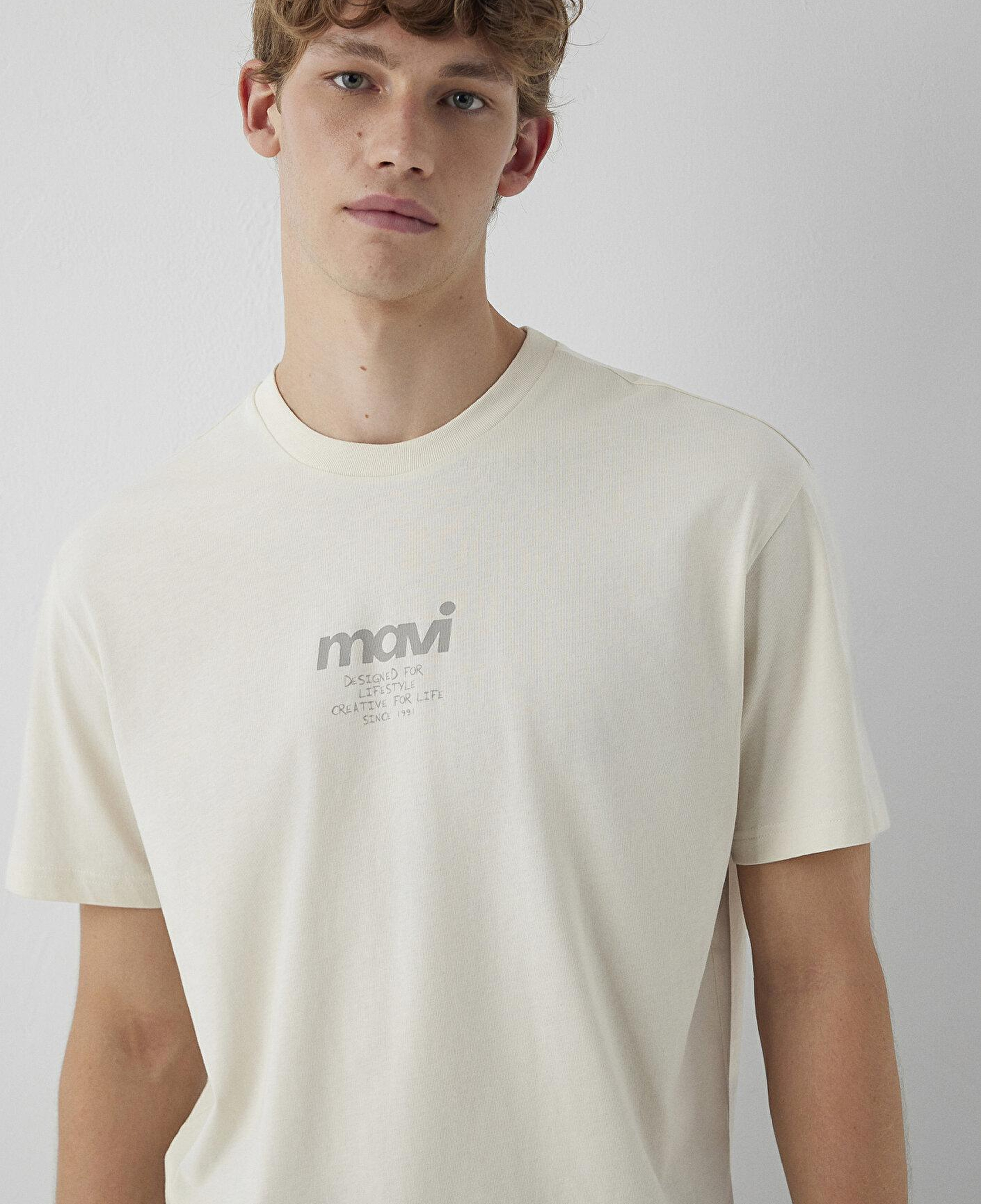 Mavi Mavi Logo Baskılı Bej Tişört Loose Fit / Bol Rahat Kesim 0613673-70134
