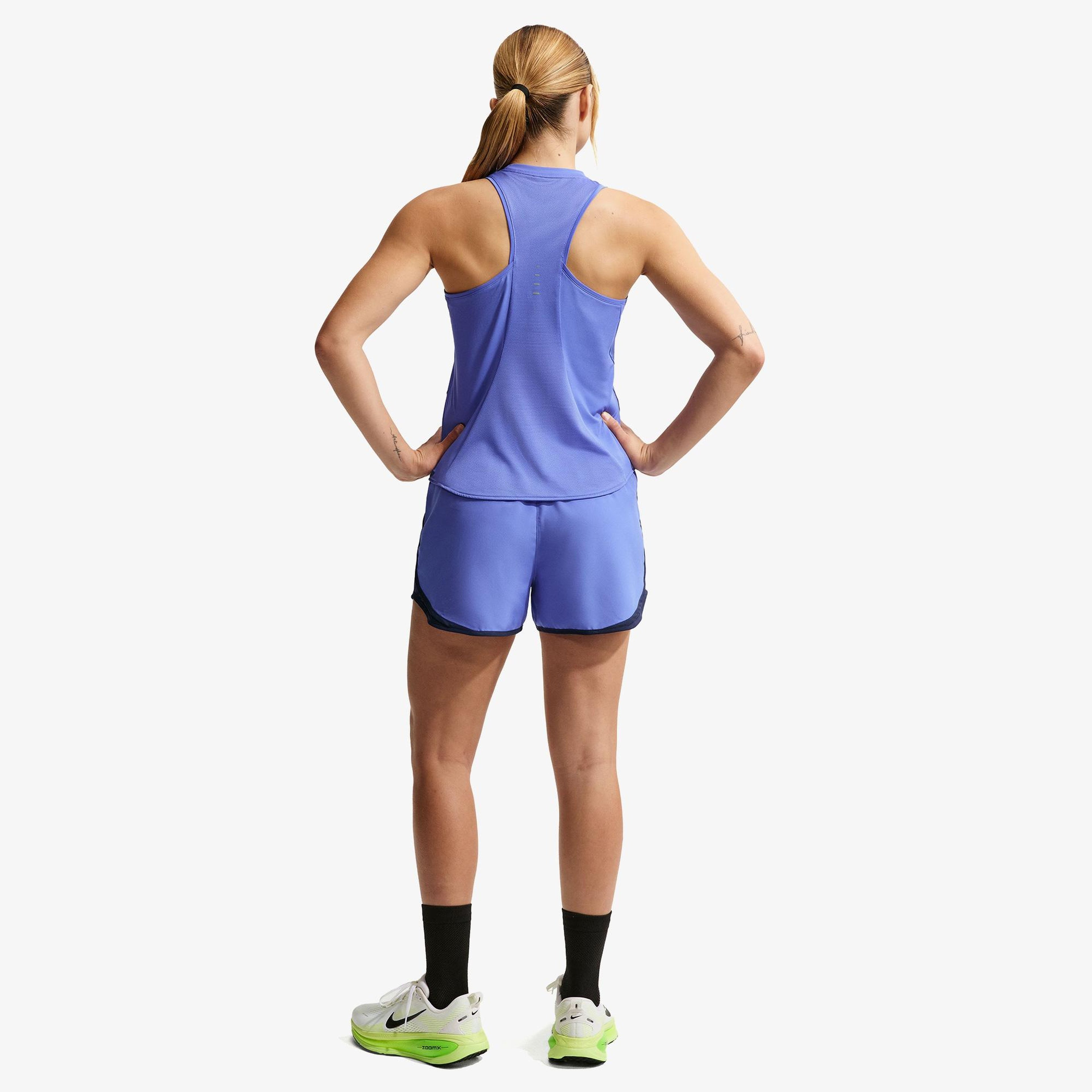 Nike Swift Dri-Fit Kadın Mor Kolsuz T-Shirt