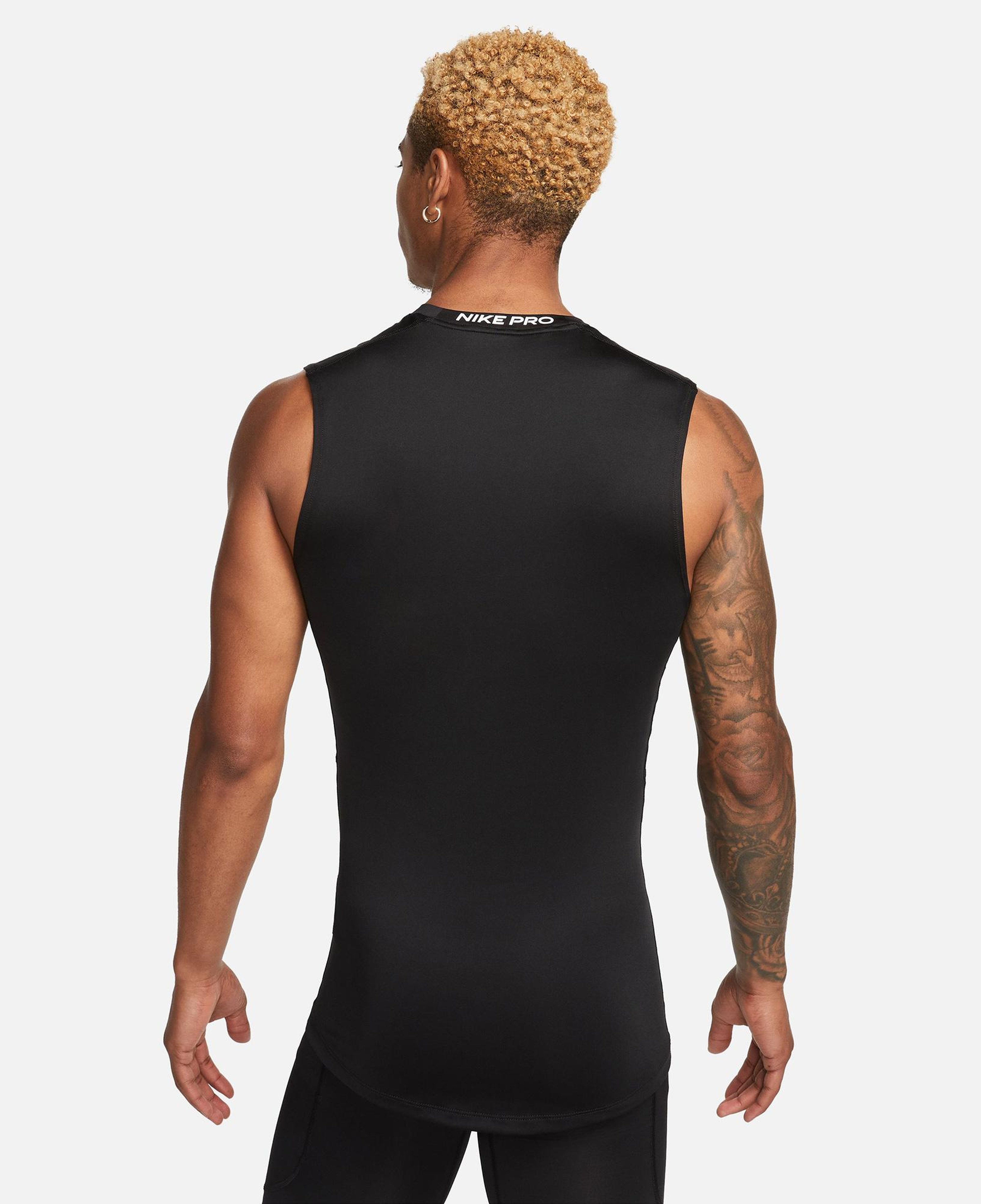 Nike Pro Dri-Fit Erkek Siyah Kolsuz T-Shirt