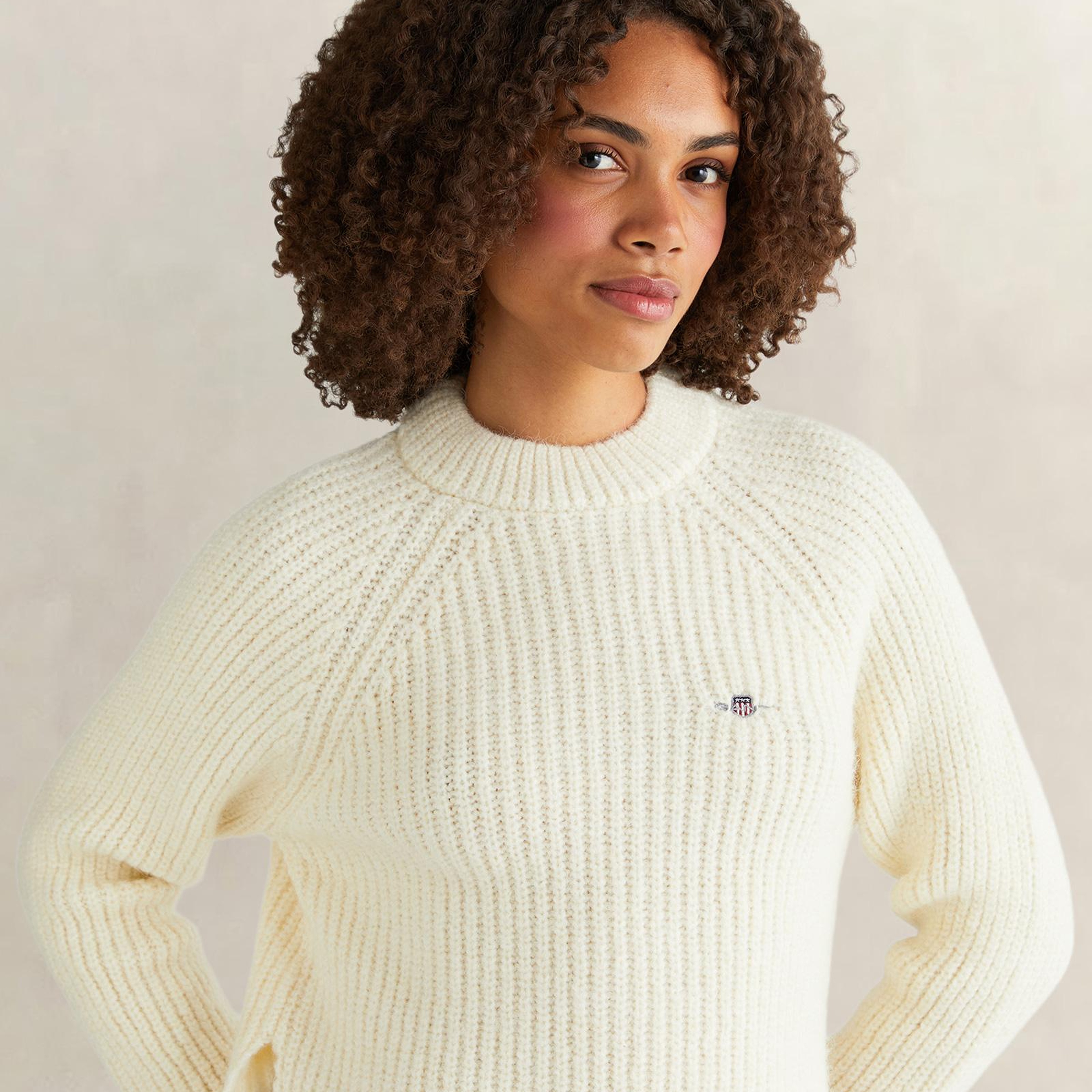 GANT Kadın Krem Cropped Fit Bisiklet Yaka Triko