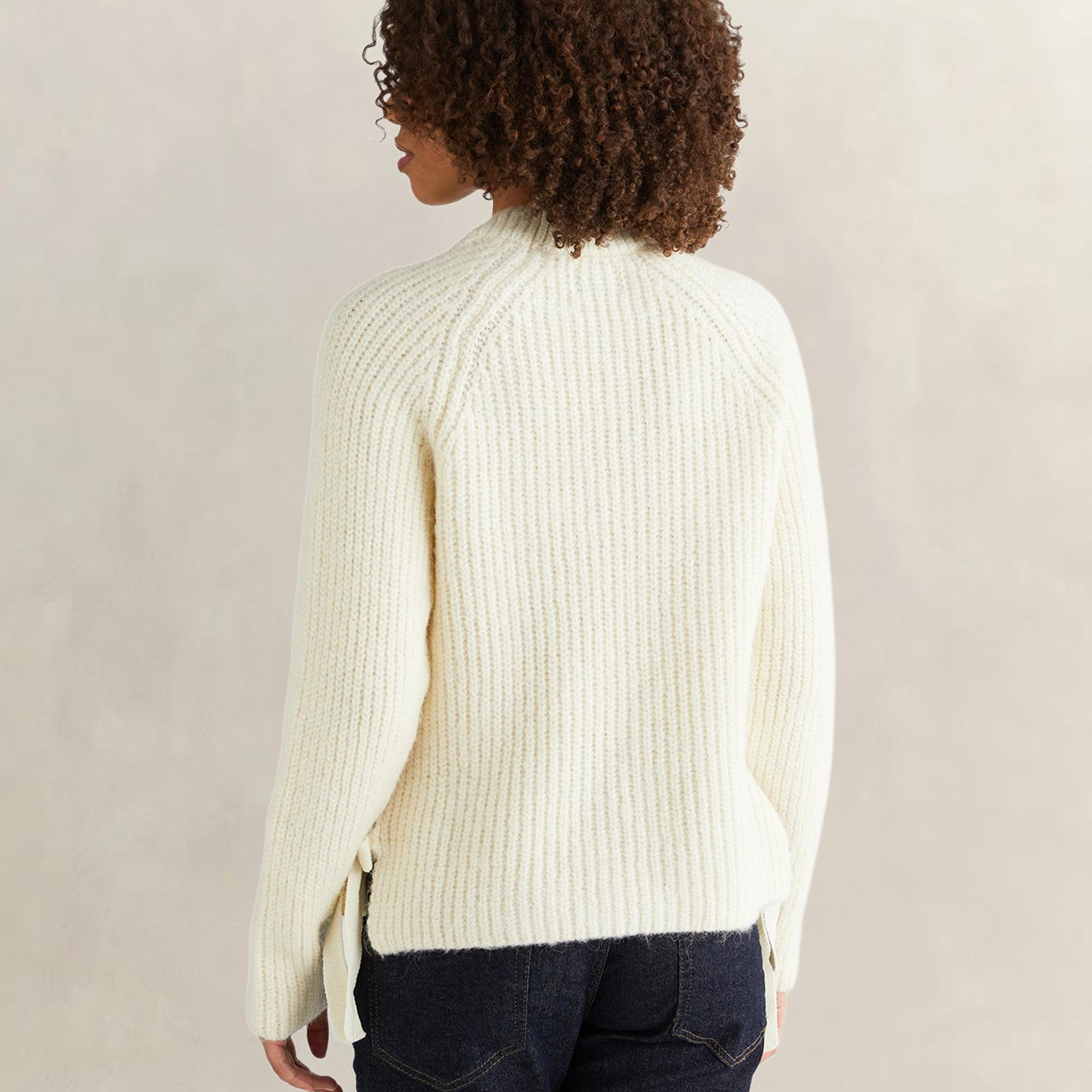 GANT Kadın Krem Cropped Fit Bisiklet Yaka Triko