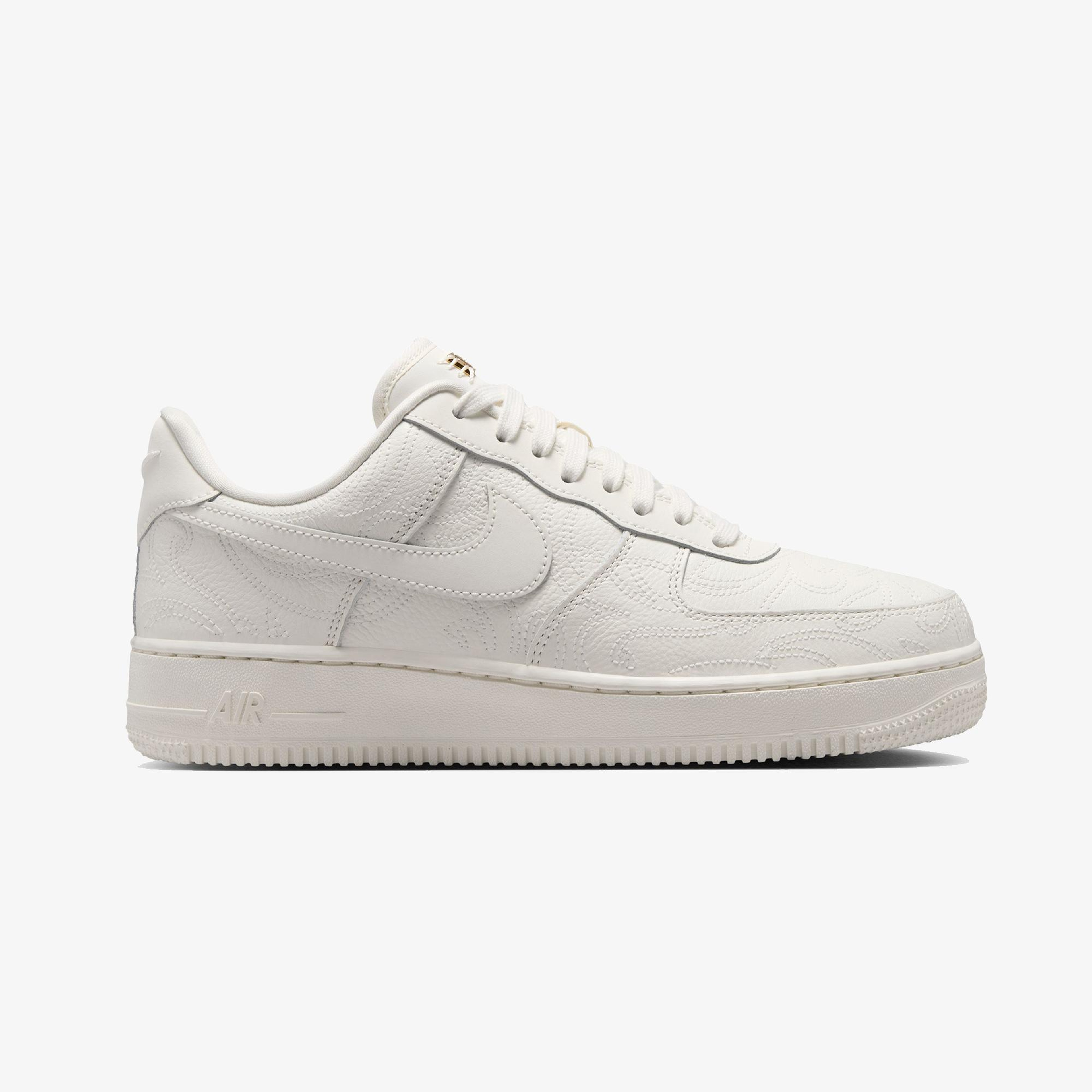 Nike Air Force 1 '07 Kadın Beyaz Spor Ayakkabı