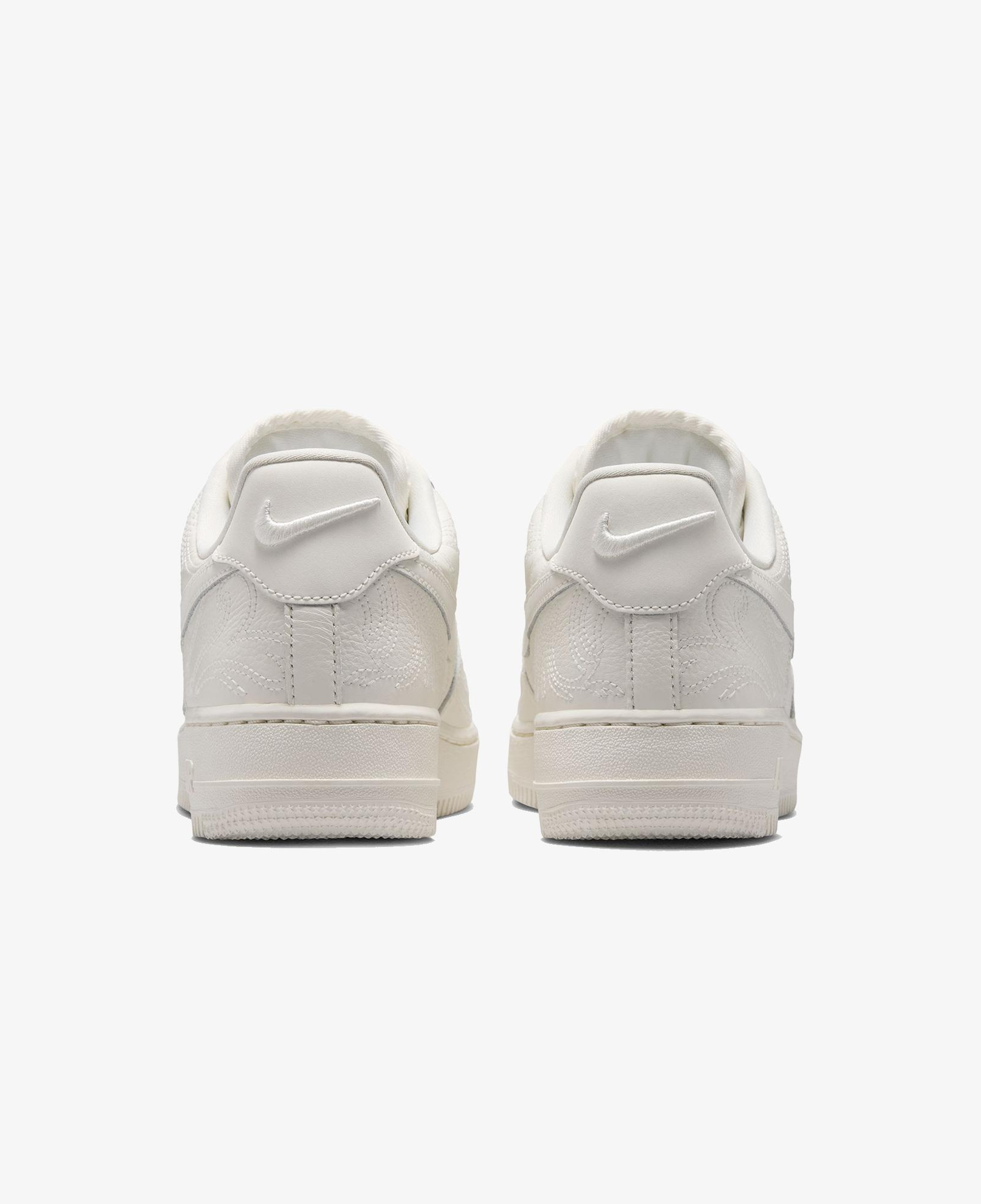 Nike Air Force 1 '07 Kadın Beyaz Spor Ayakkabı