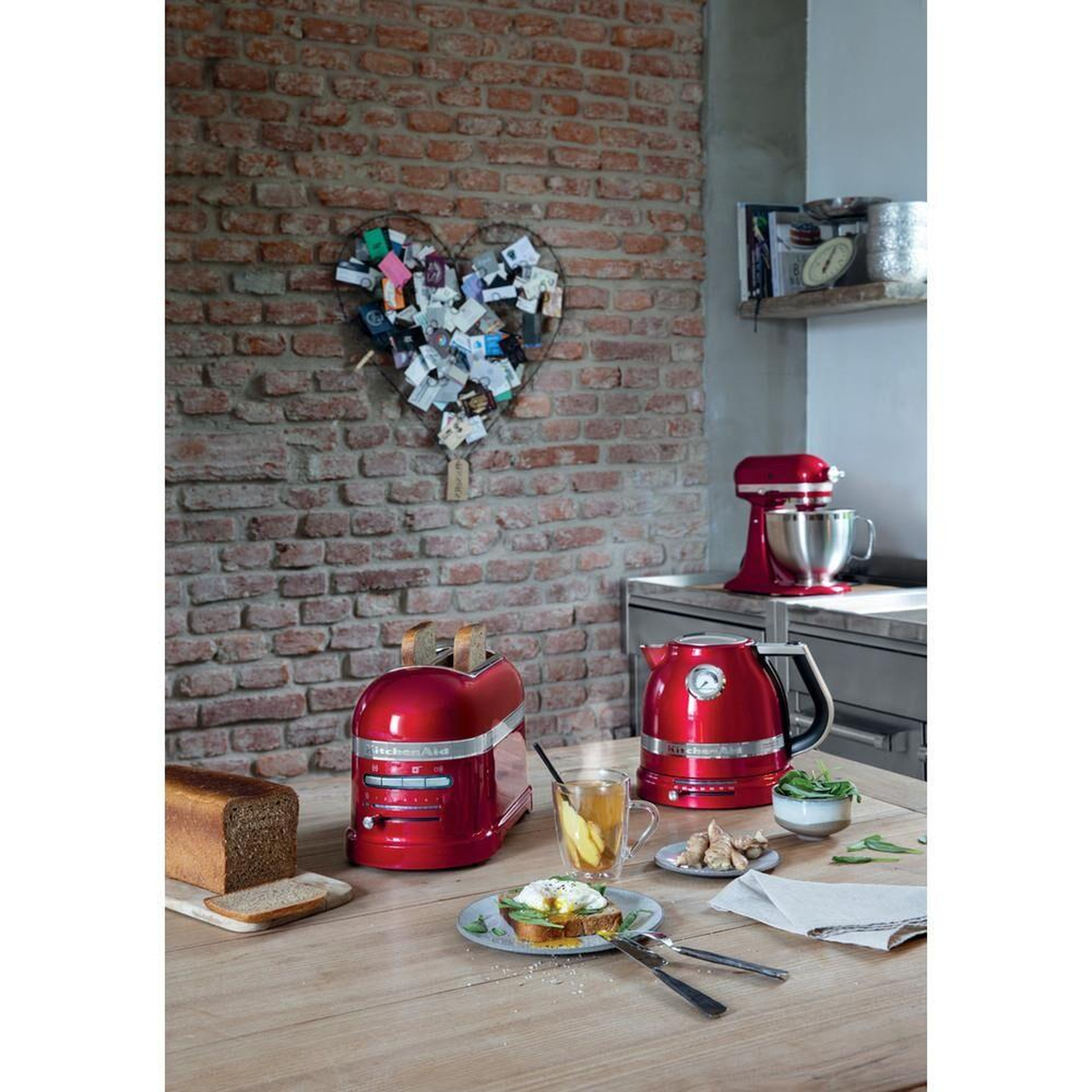 KitchenAid Artisan 5KEK1522ECA Candy Apple 1,5 Litre Kettle
