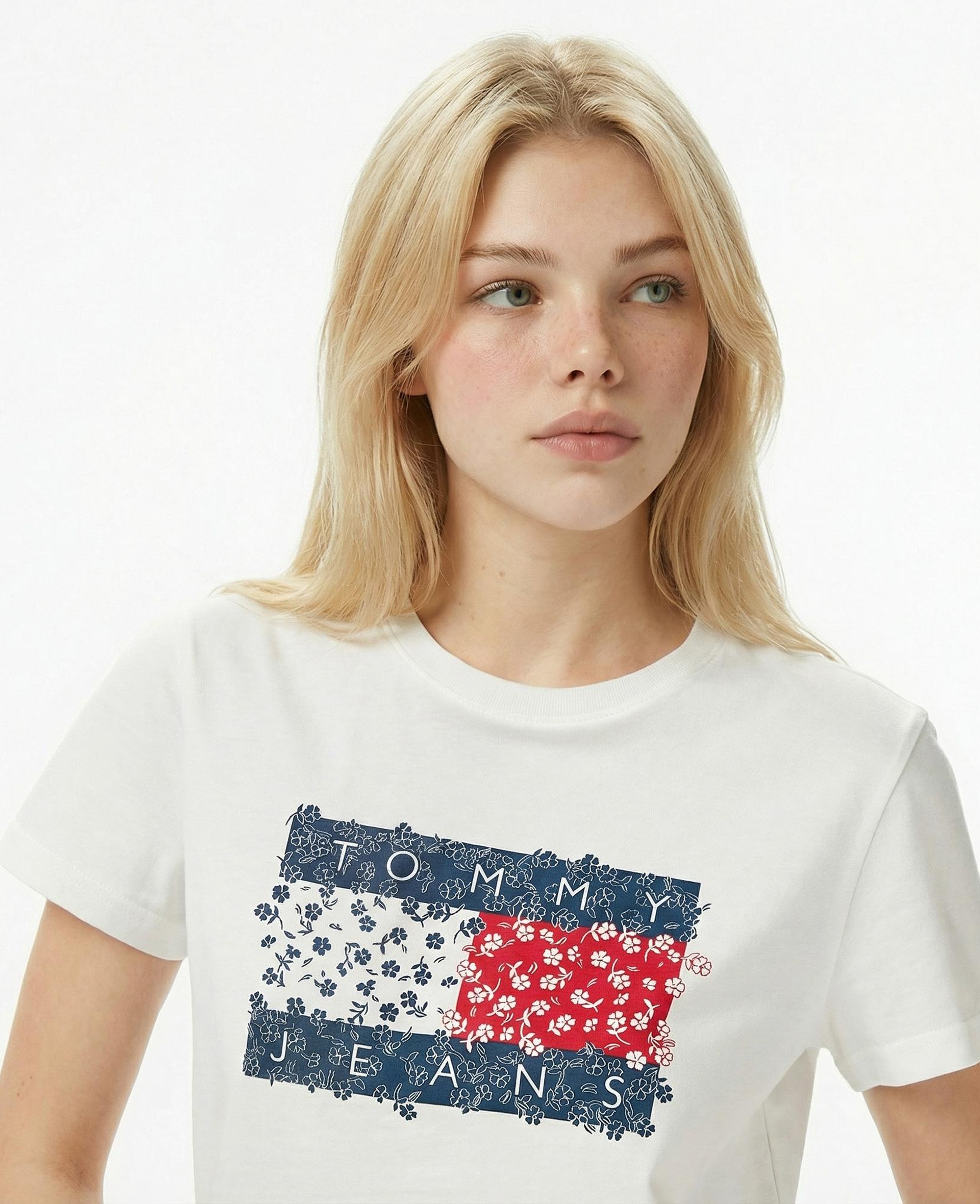 Tommy Jeans Regular Floral Flag Kadın Beyaz T-Shirt