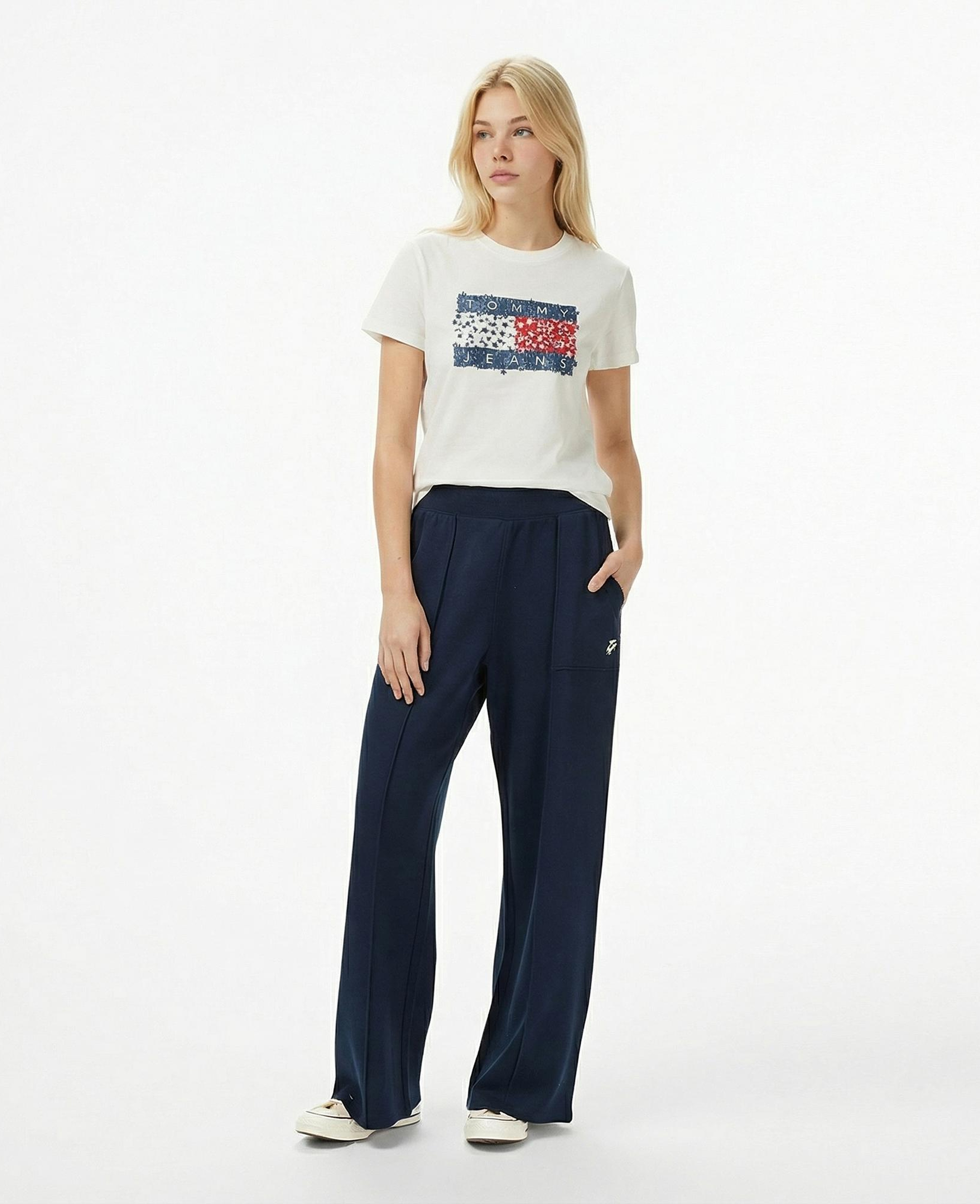 Tommy Jeans Regular Floral Flag Kadın Beyaz T-Shirt