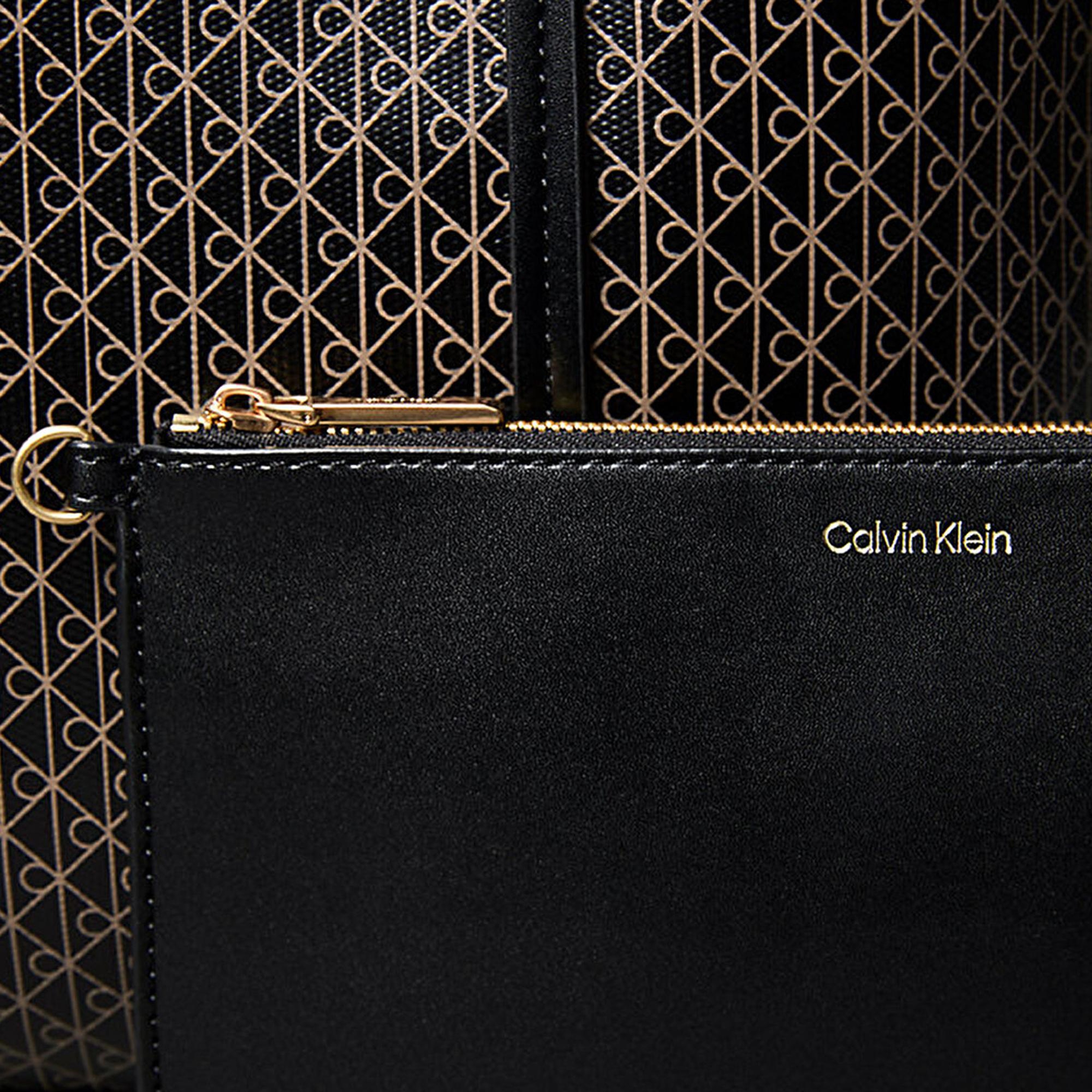 Calvin Klein Emblem Pouch Kadın Siyah Tote El Çantası