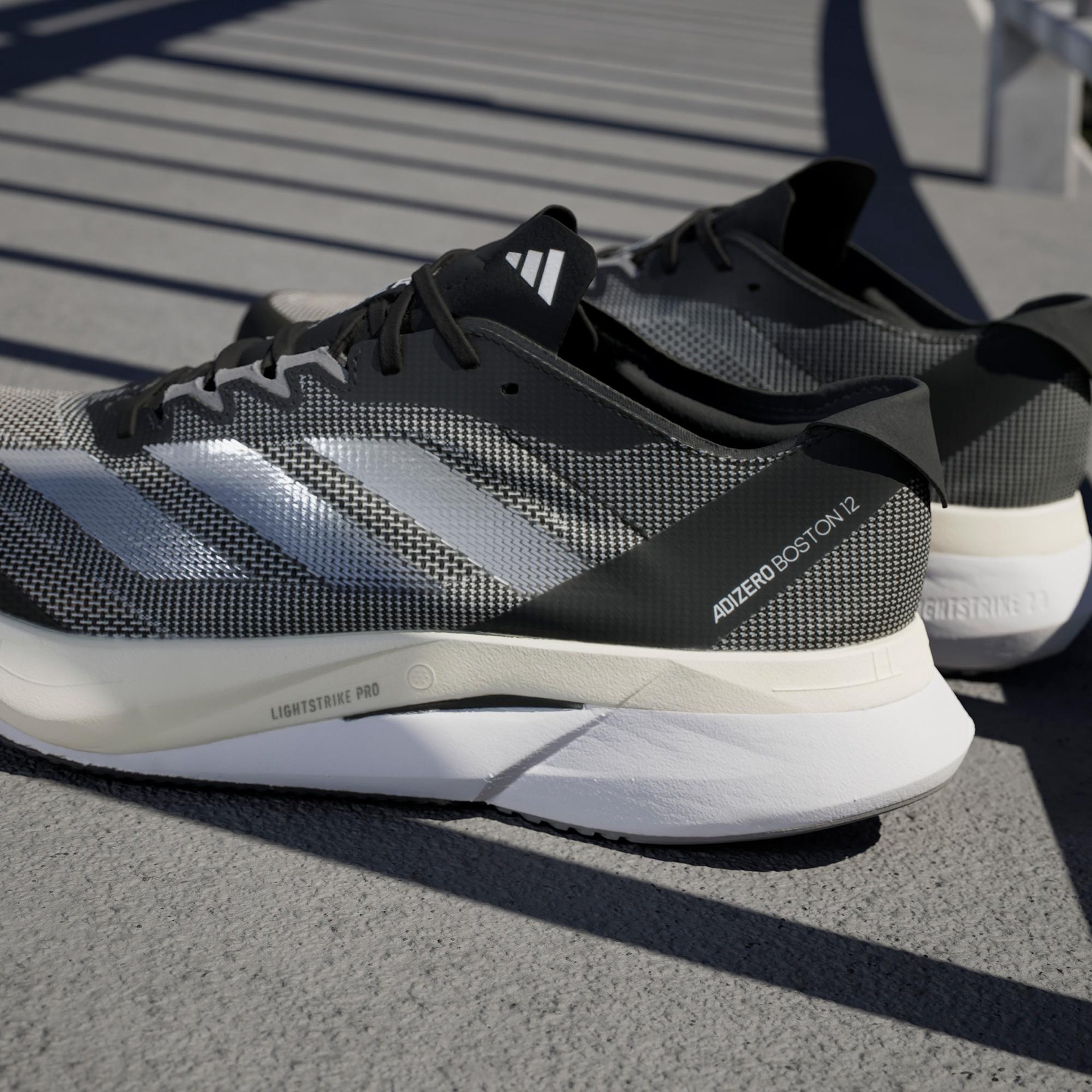 adidas Adizero Boston 12 Erkek Gri Koşu Ayakkabısı