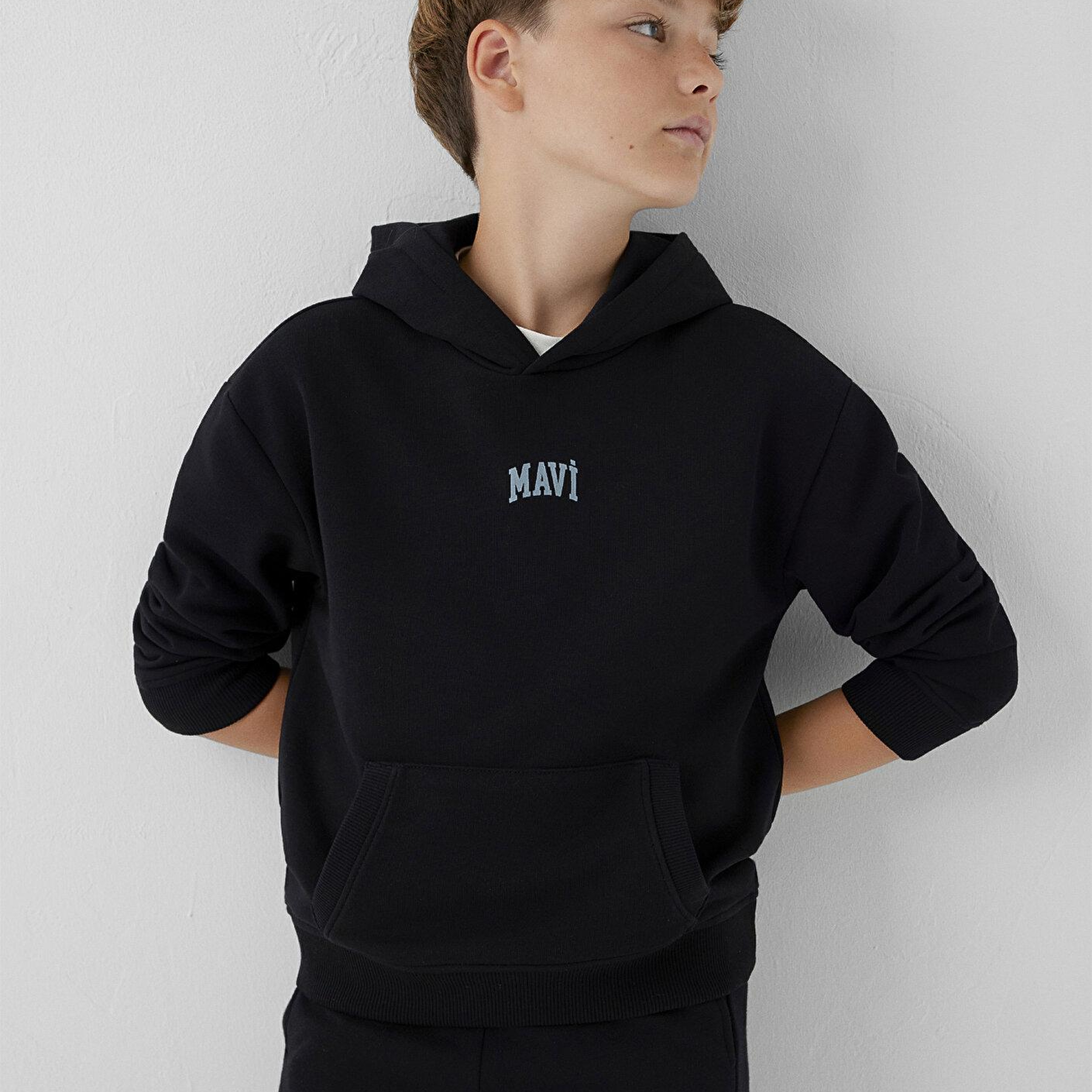 Mavi Kapüşonlu Siyah Sweatshirt 6S10199-900