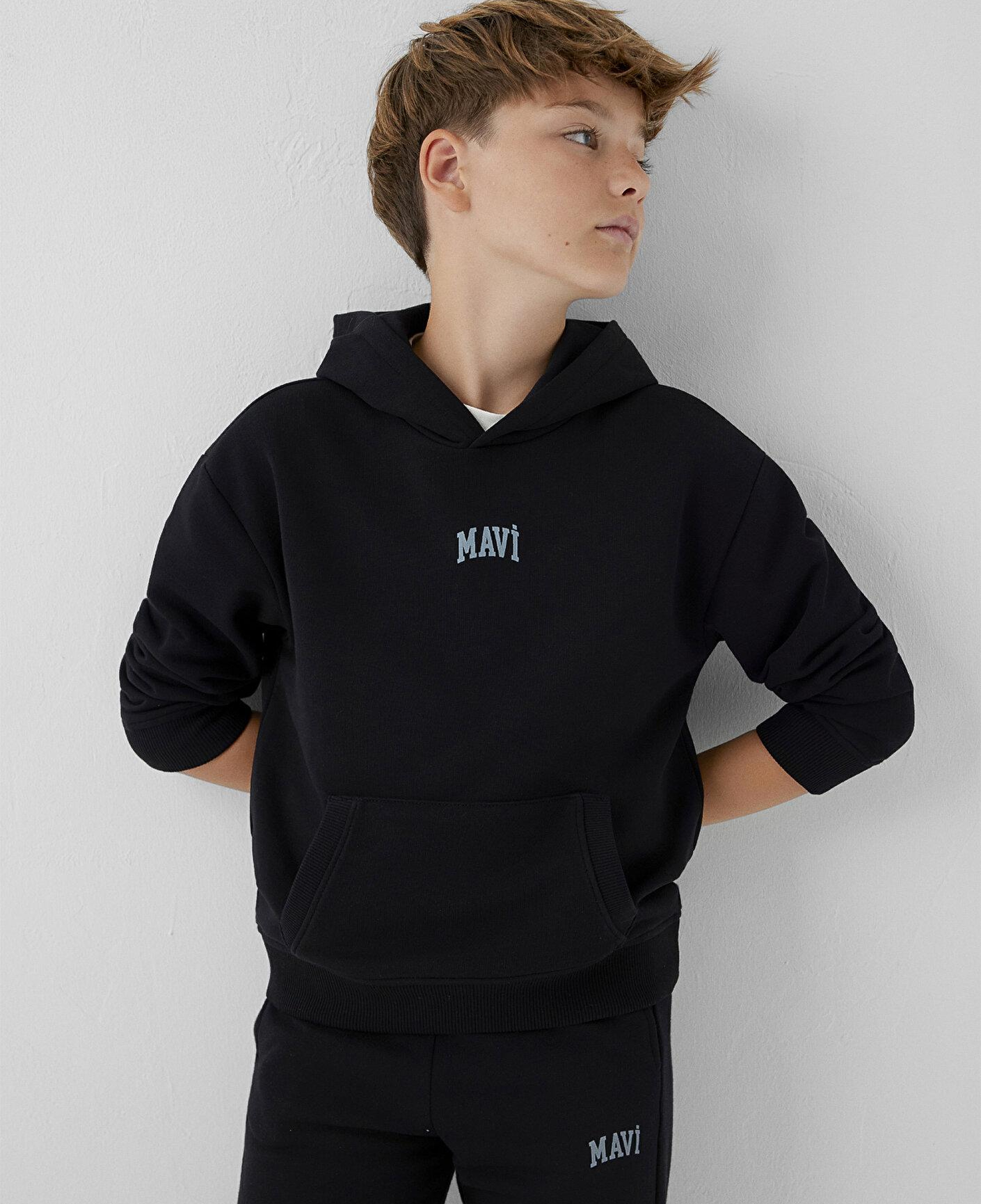 Mavi Kapüşonlu Siyah Sweatshirt 6S10199-900