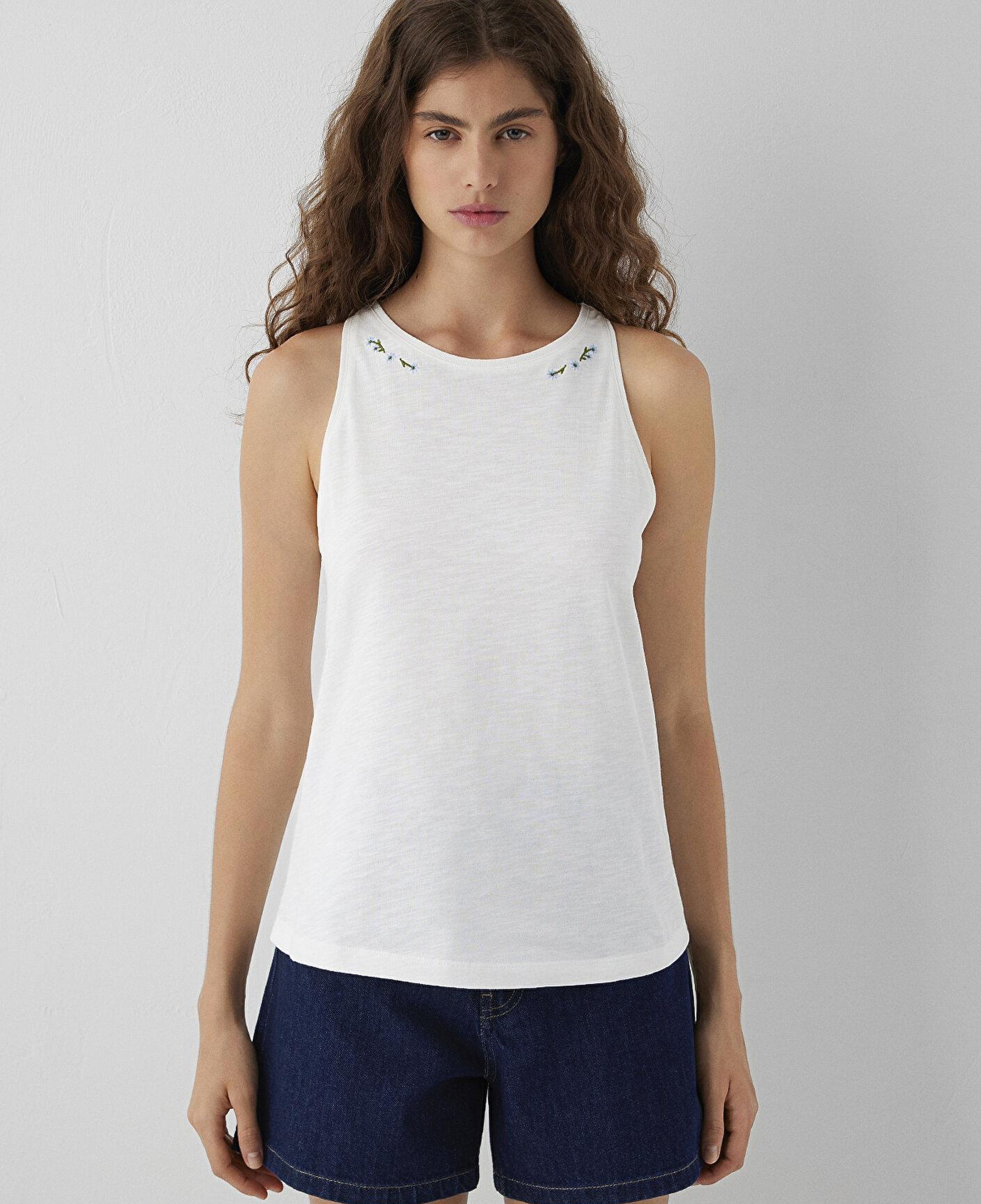 Mavi Nakış Detaylı Ekru Atlet Slim Fit / Dar Kesim 1620345-70057