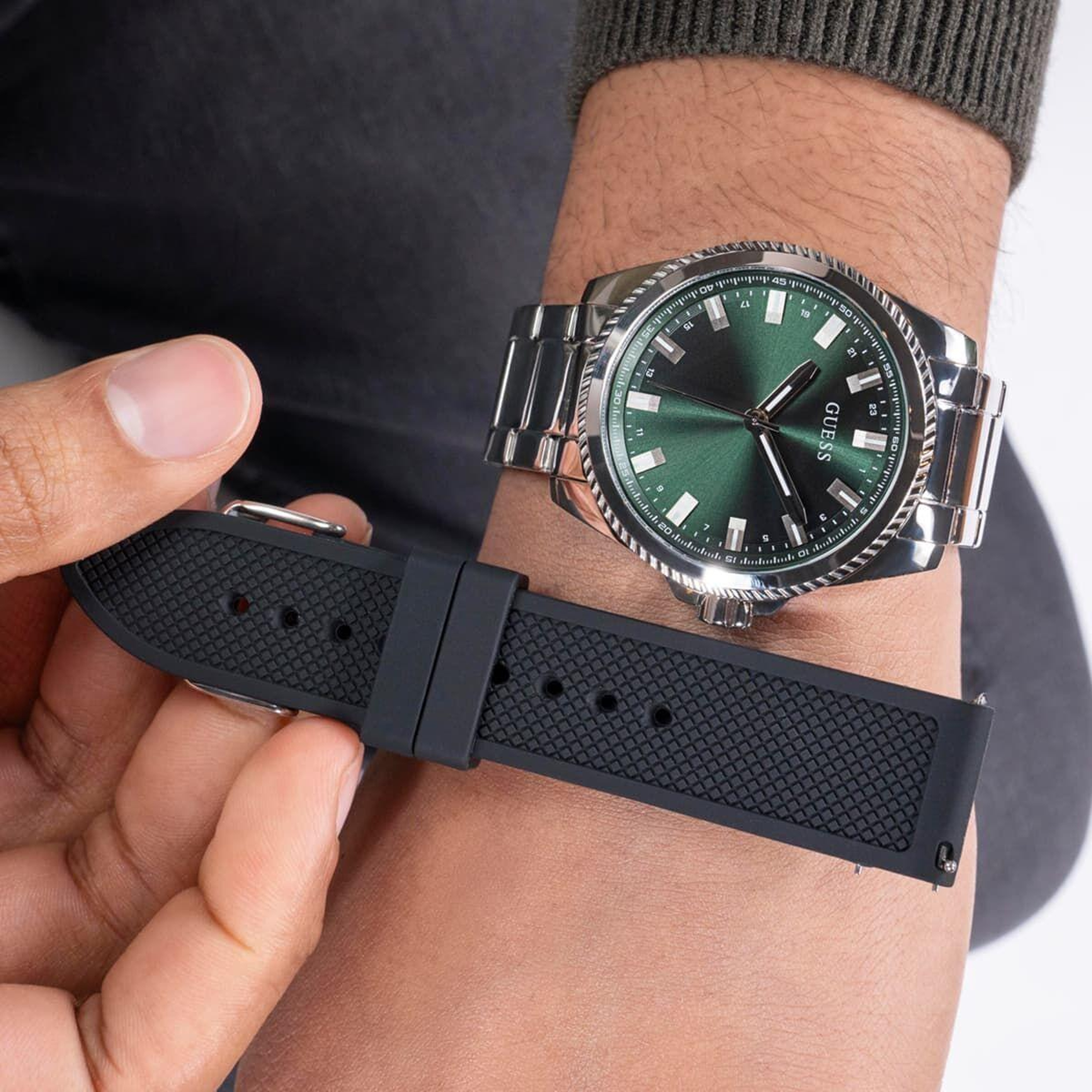 Guess GUGW0810G2 Erkek Kol Saati ve Yedek Kordon