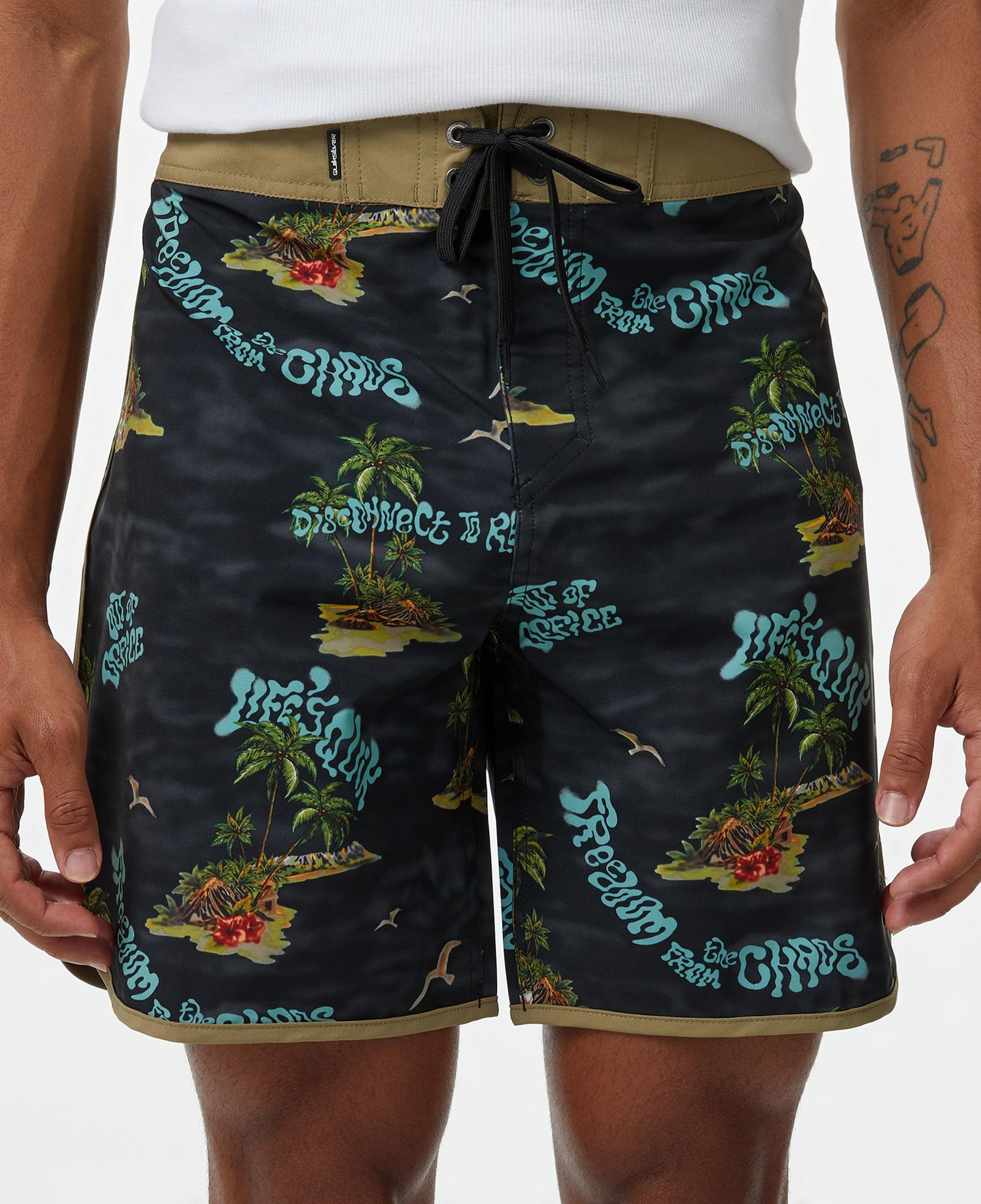 Quiksilver Surfsilk Scallop 18 Erkek Siyah Deniz Şortu