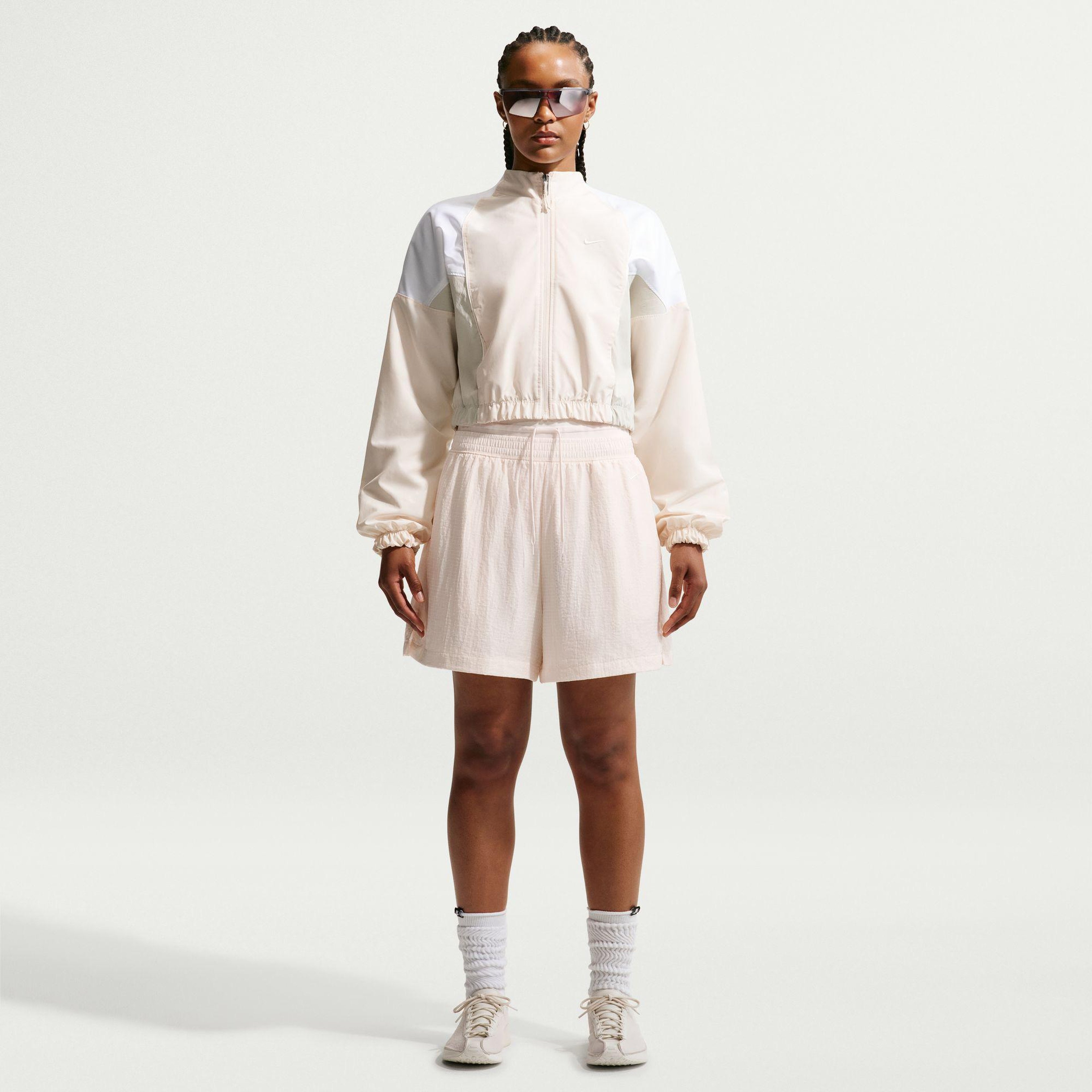 Nike Sportswear Loose High-Waisted Lightweight Ripstop Kadın Krem Rengi Şort