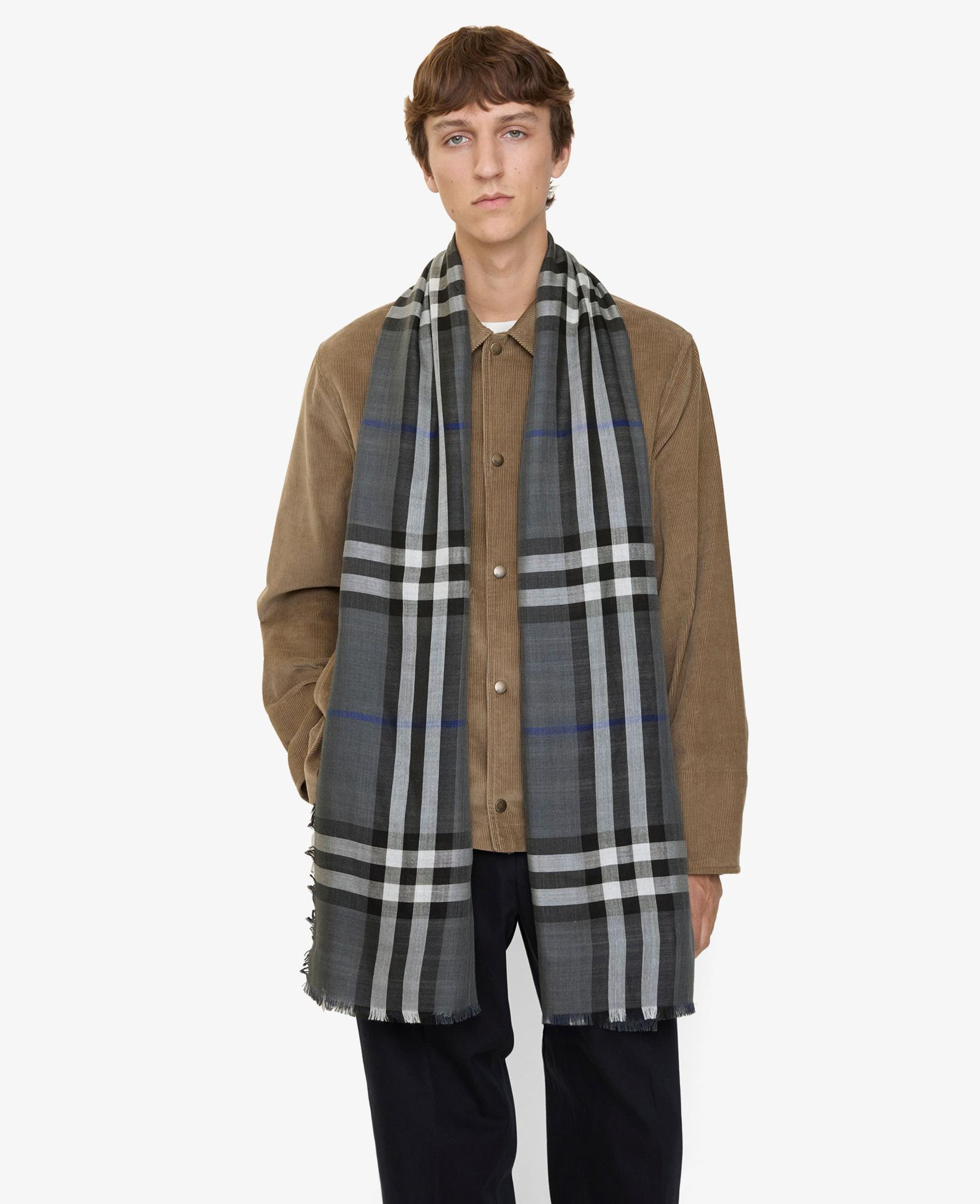 Burberry Med Kadın Gri Atkı