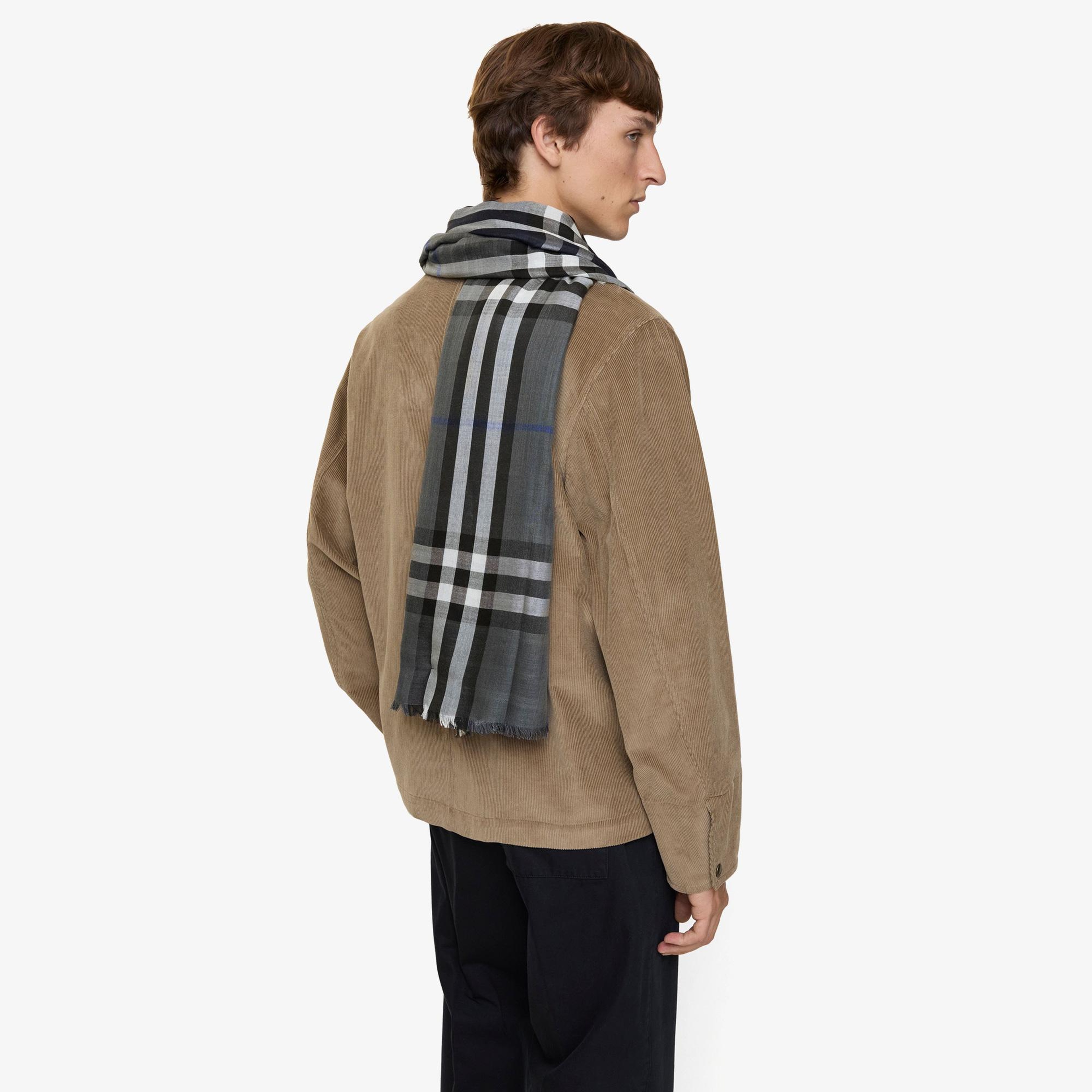 Burberry Med Kadın Gri Atkı