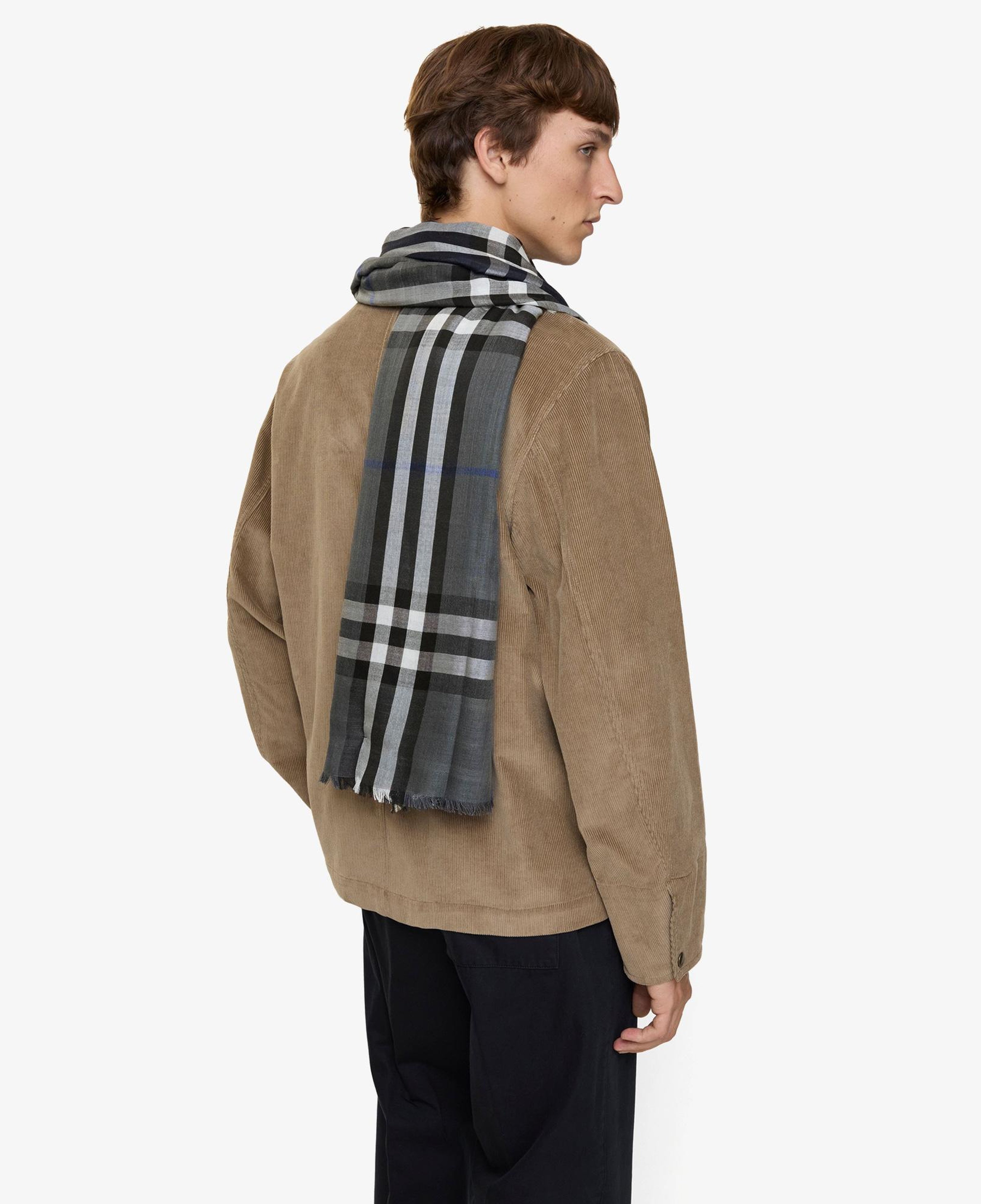 Burberry Med Kadın Gri Atkı