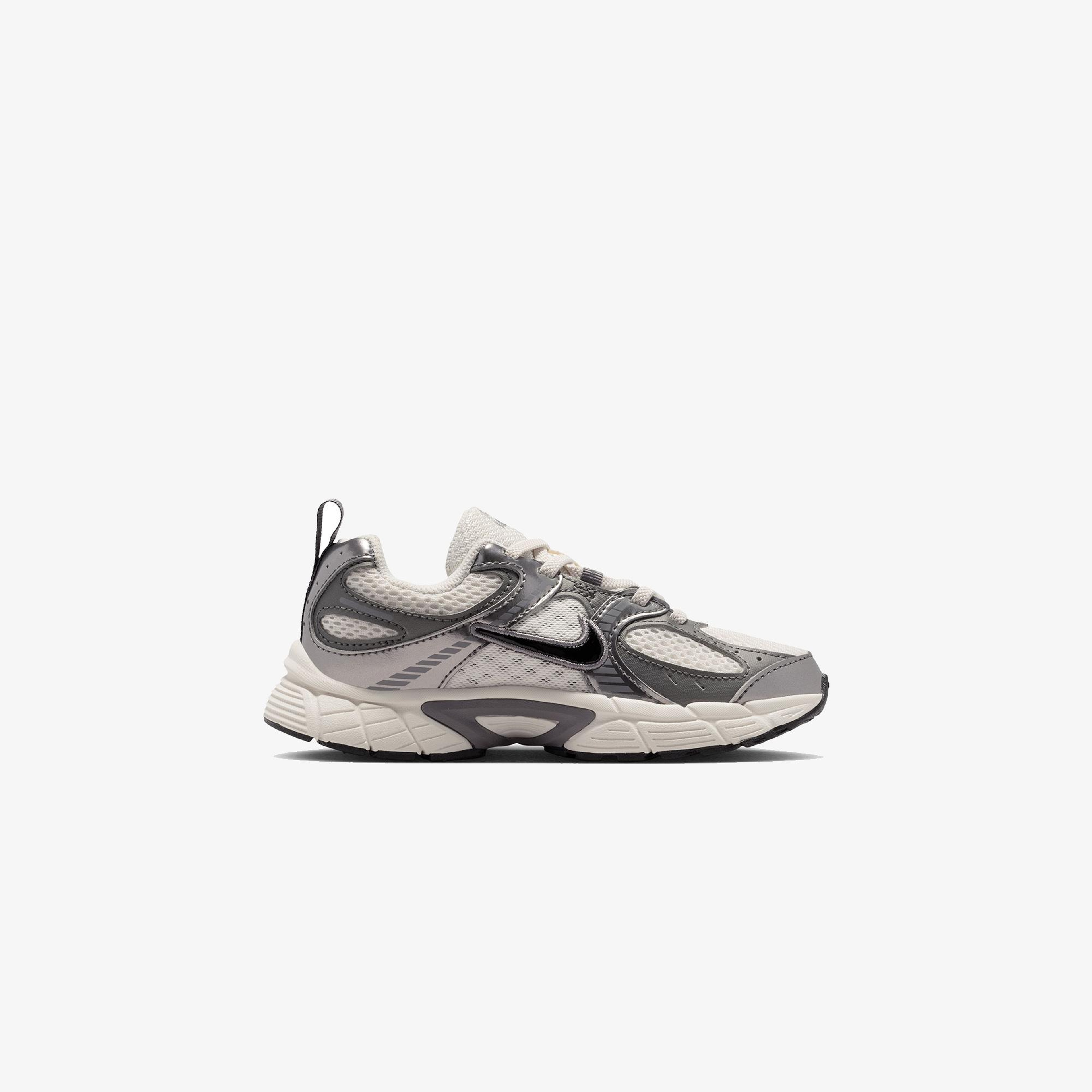 Nike V5 RNR Çocuk Gri Spor Ayakkabı