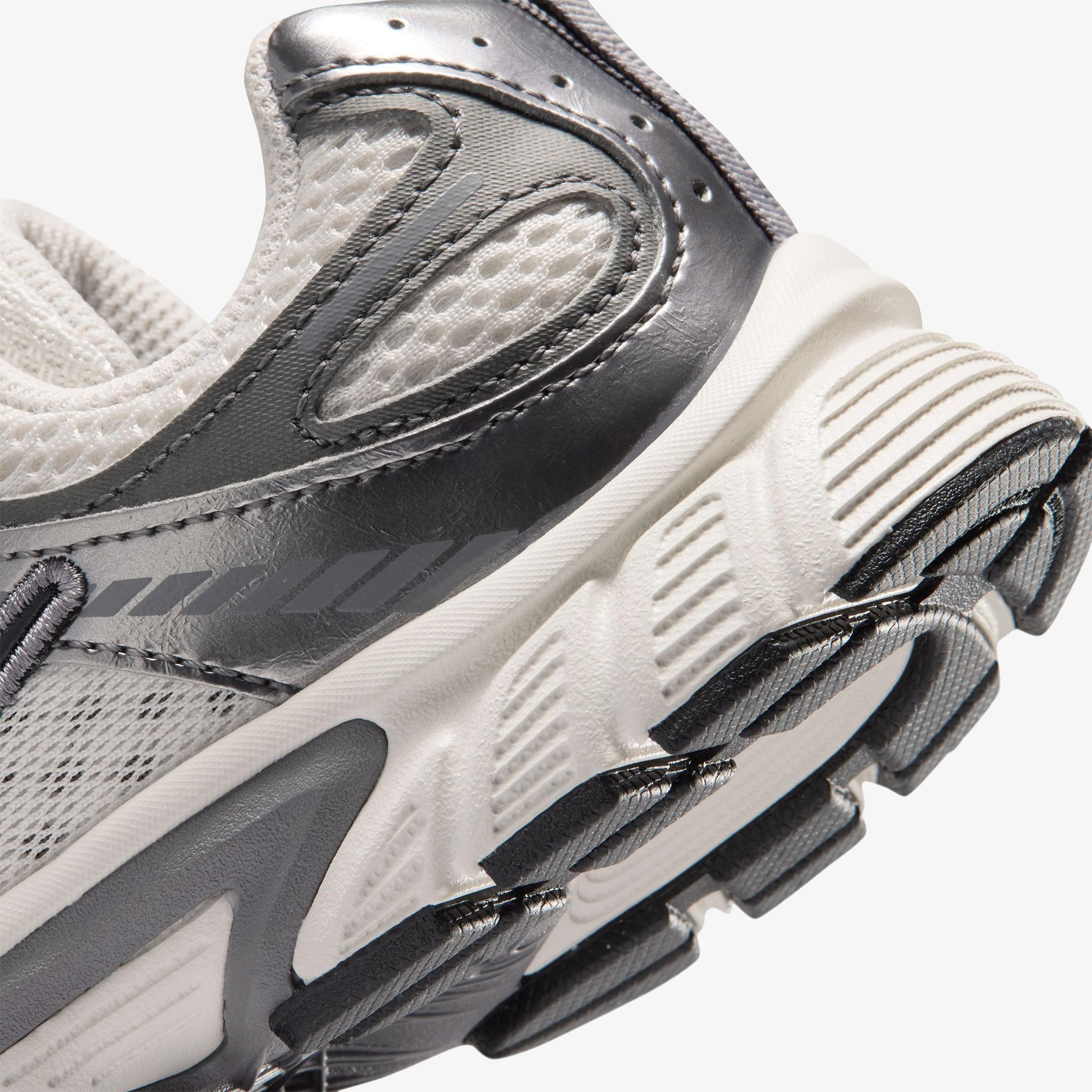 Nike V5 RNR Çocuk Gri Spor Ayakkabı
