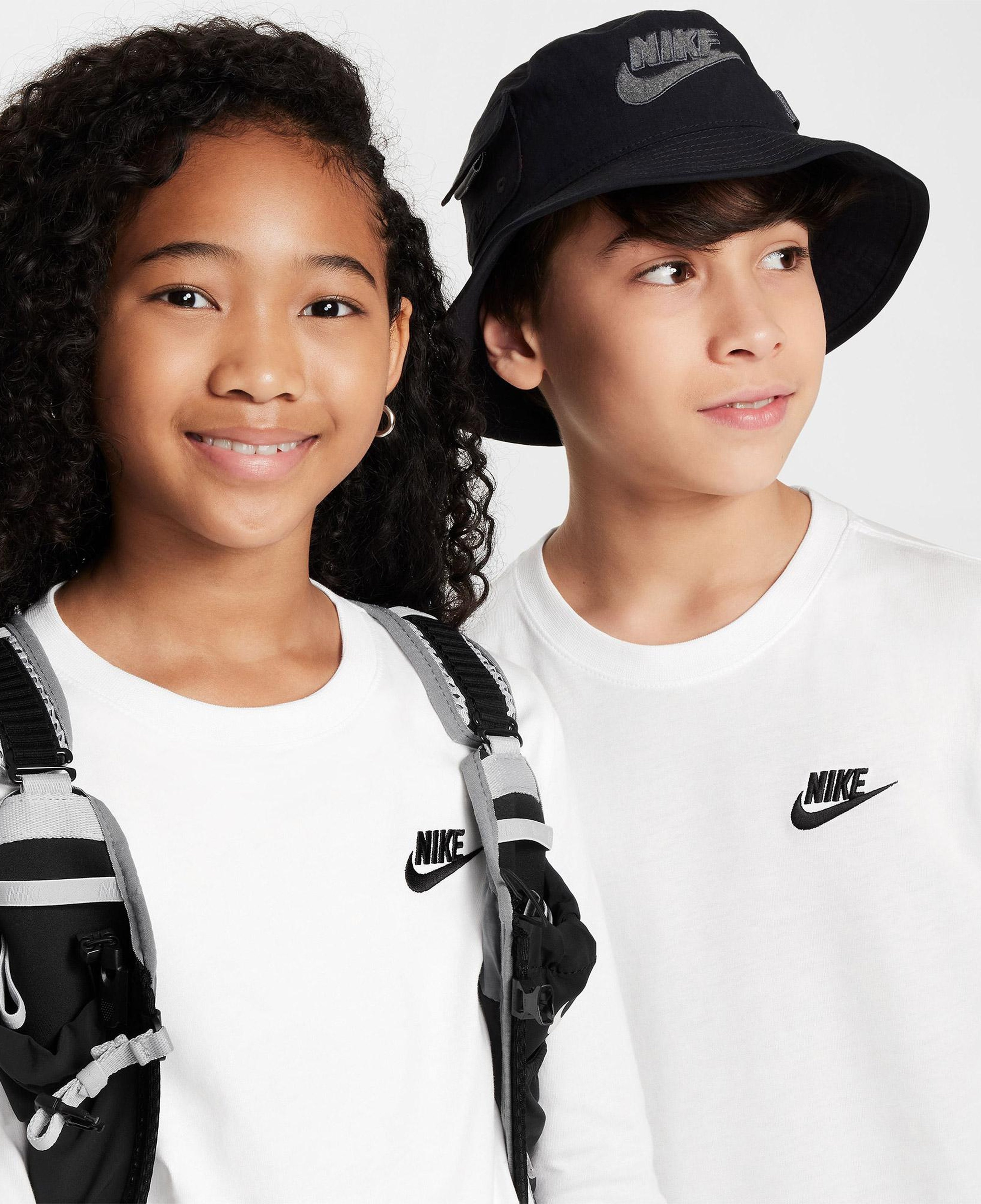 Nike Sportswear Futura Genç Çocuk Beyaz Uzun Kollu T-Shirt
