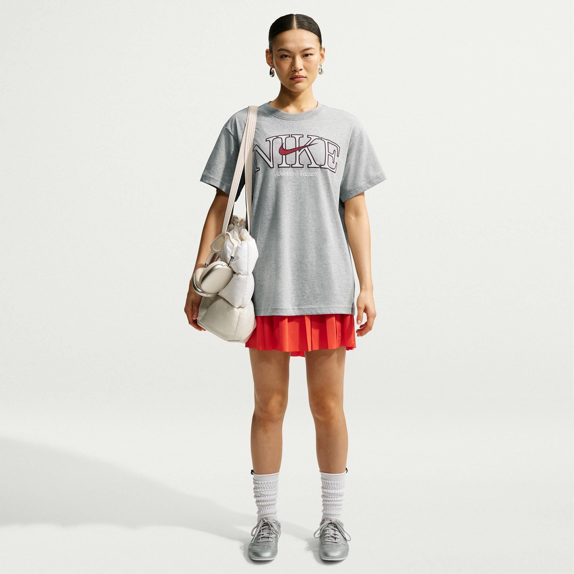 Nike Sportswear Classic Kadın Gri T-Shirt