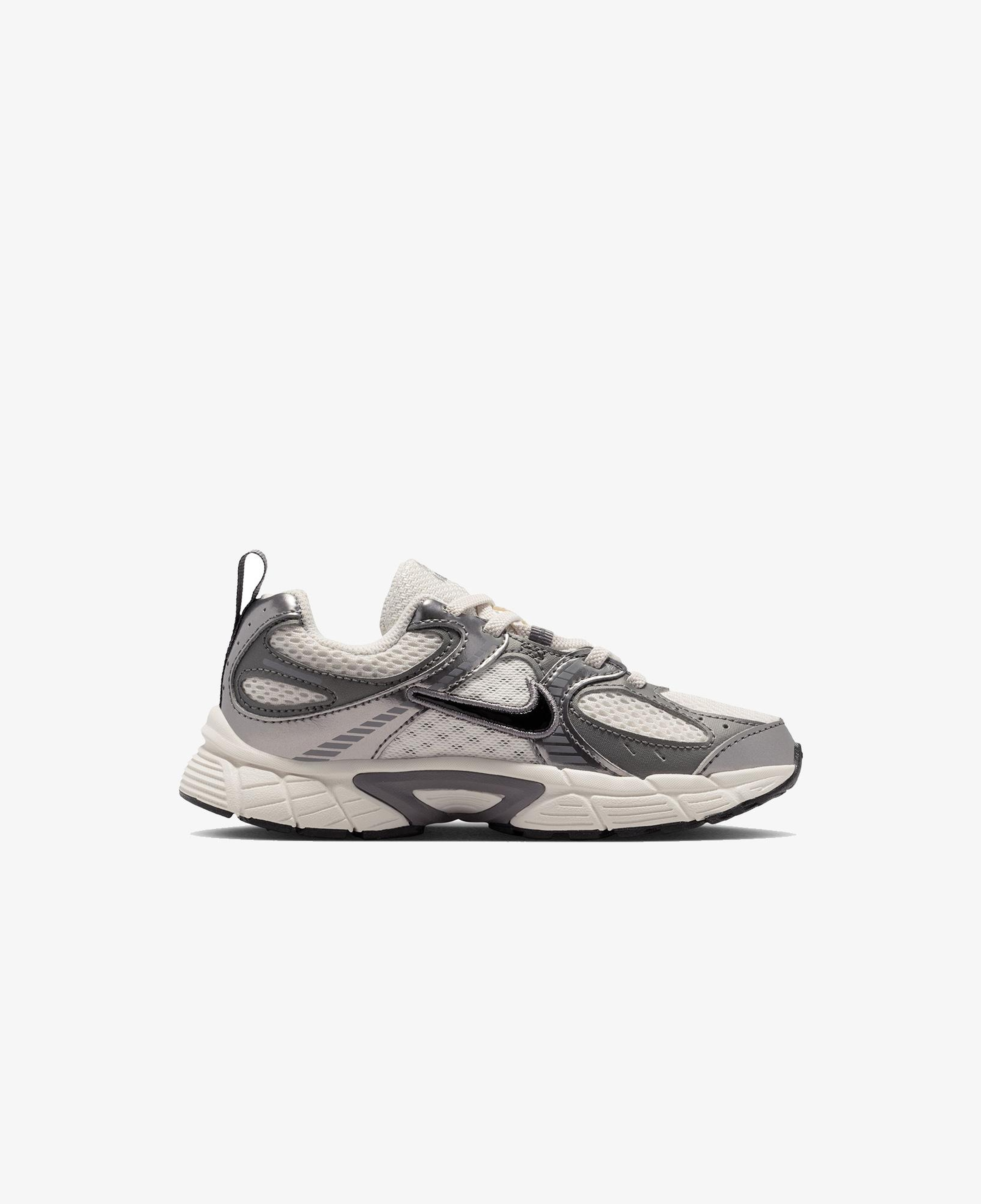 Nike V5 RNR Çocuk Gri Spor Ayakkabı