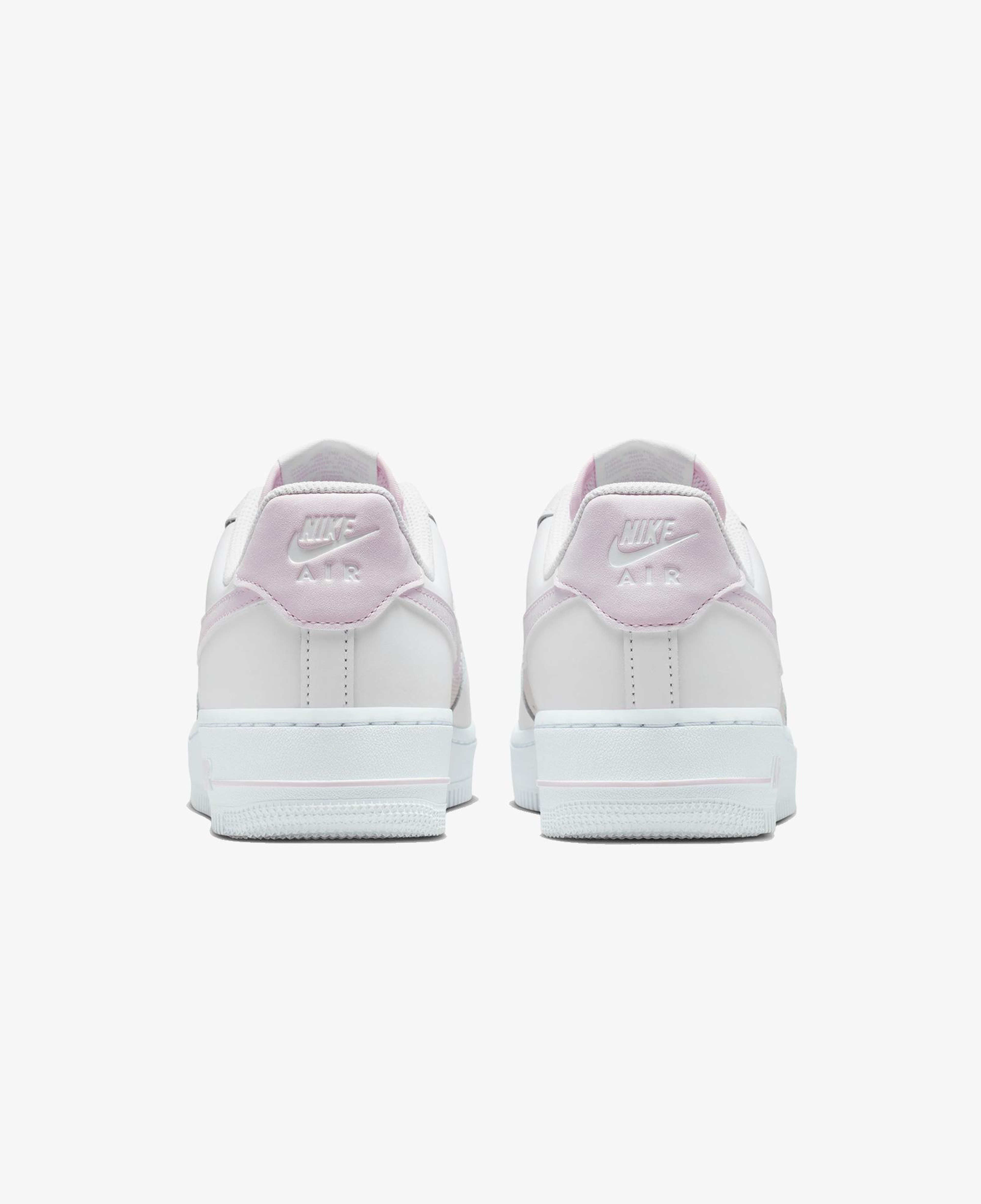 Nike Air Force 1 '07 SE Kadın Beyaz Spor Ayakkabı